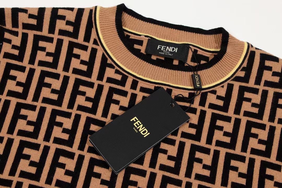 FENDI FW Crew Neck Long-Sleeved Knit Sweater