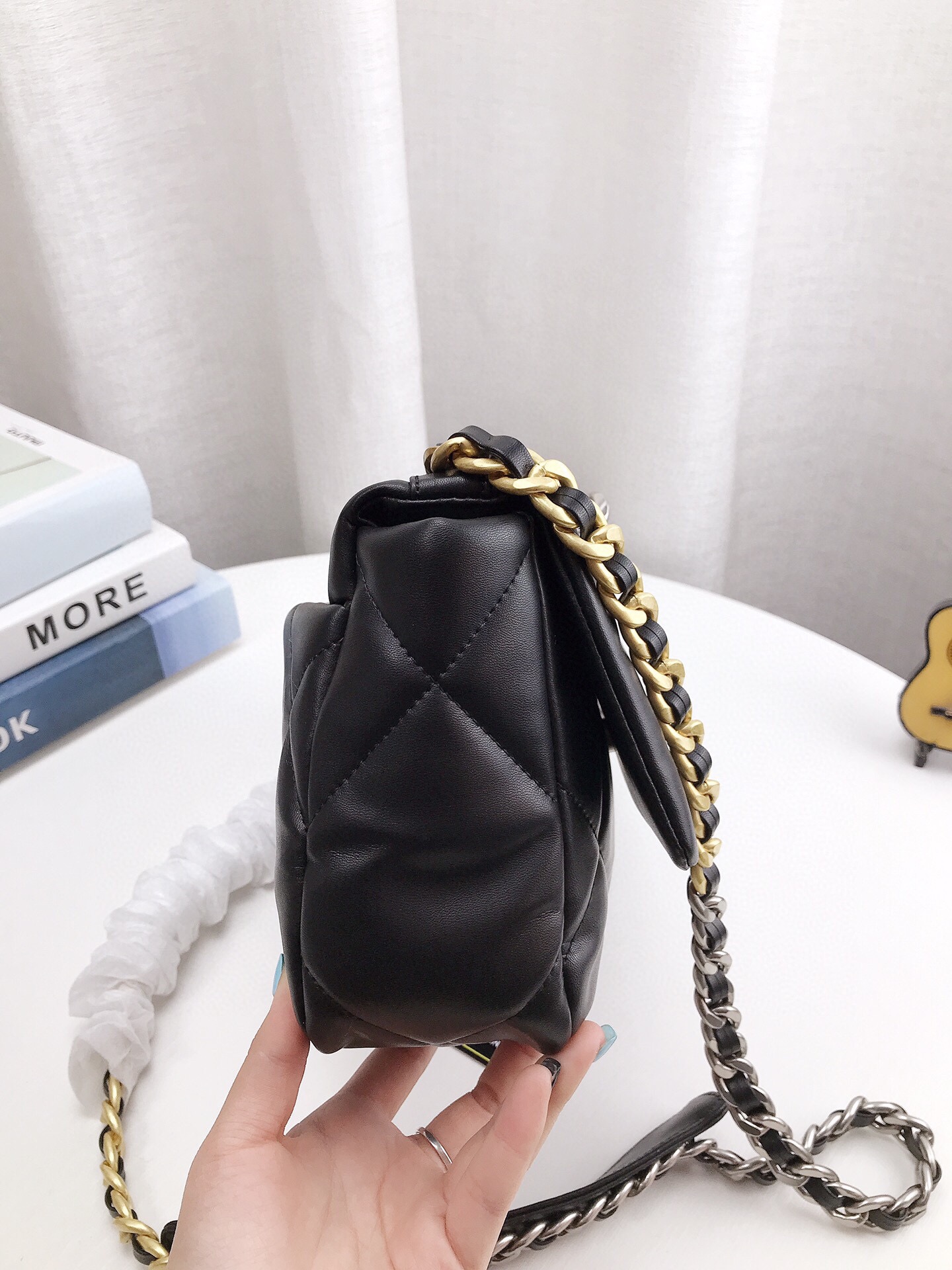 Chanel19 chain crossbody bag 25cm