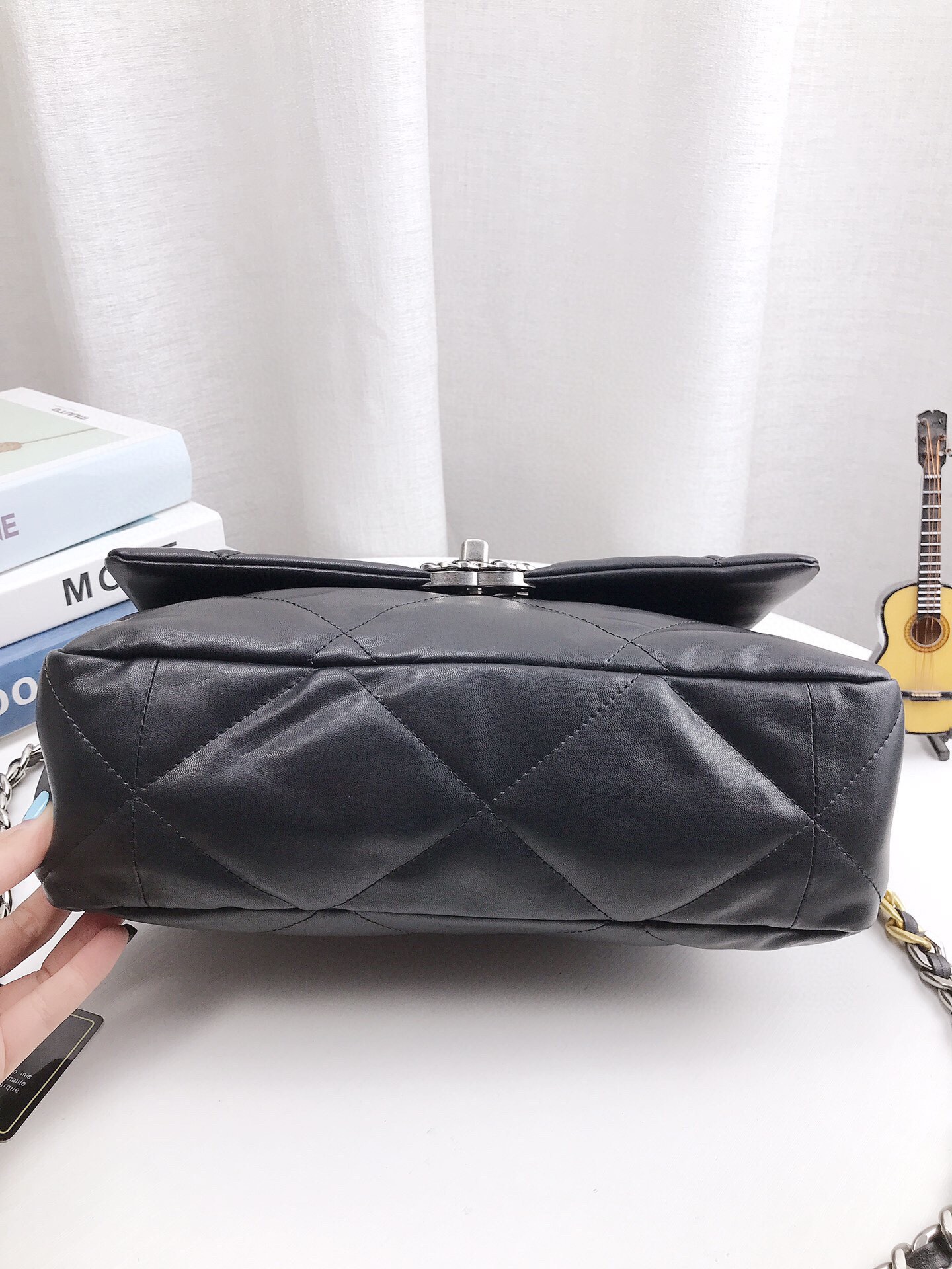 Chanel19 chain crossbody bag 30cm