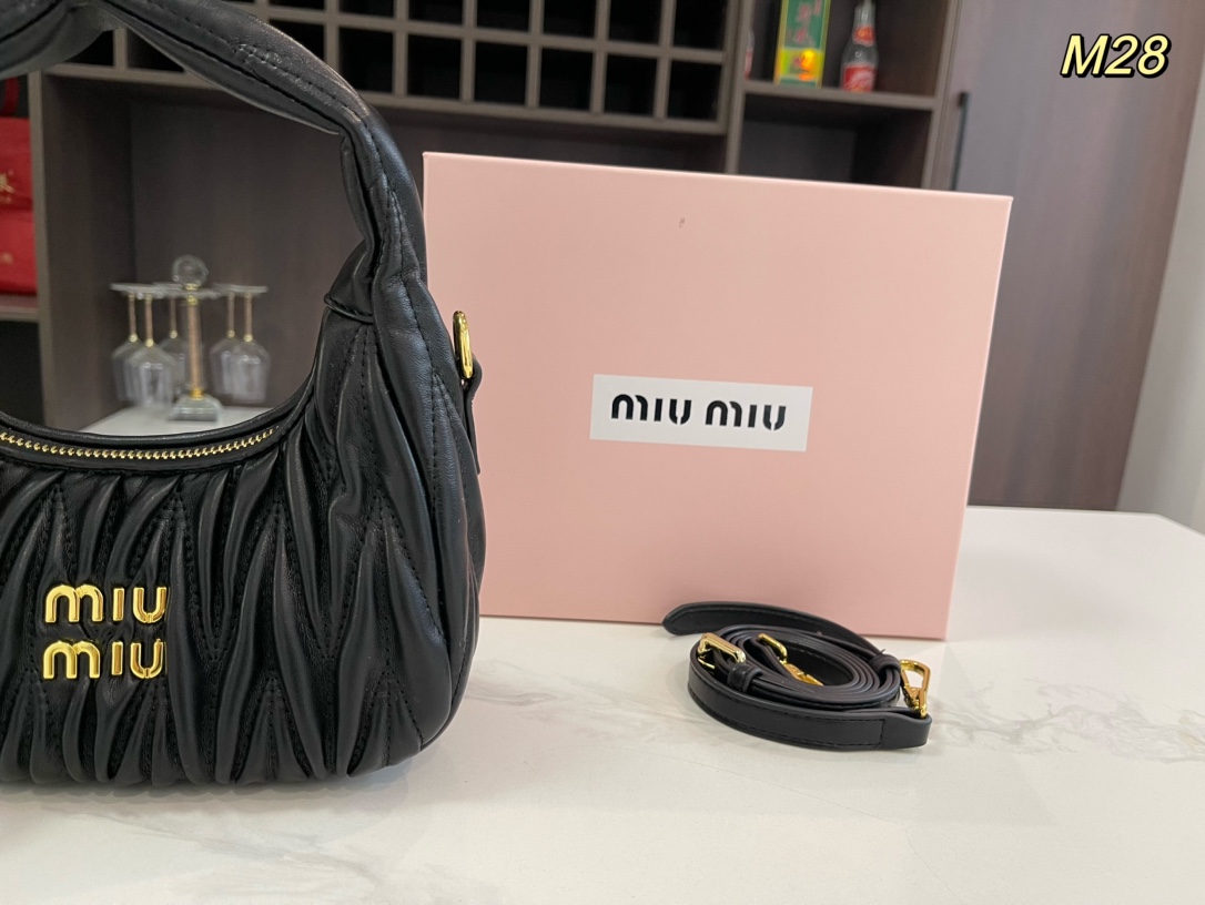 miumiu hobo Hand-held pleated bag