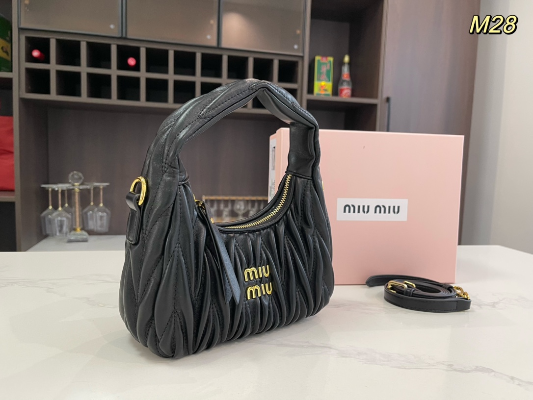 miumiu hobo Hand-held pleated bag
