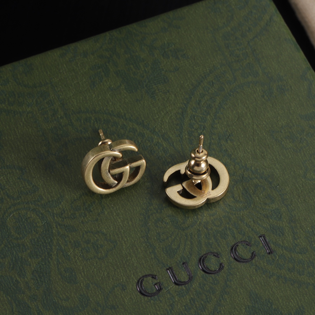 Gucci logo stud earrings