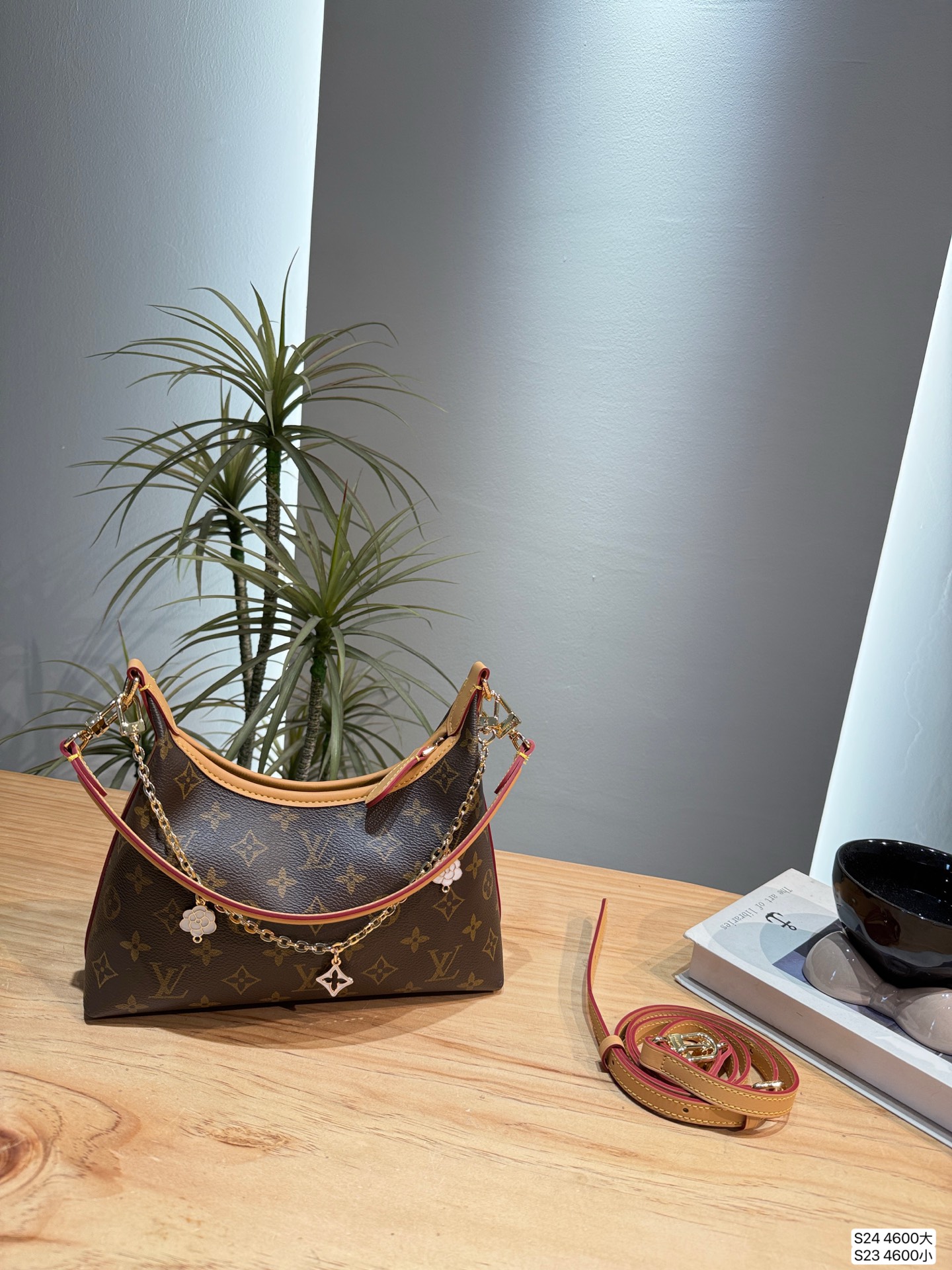 LV suly hobo armpit bag