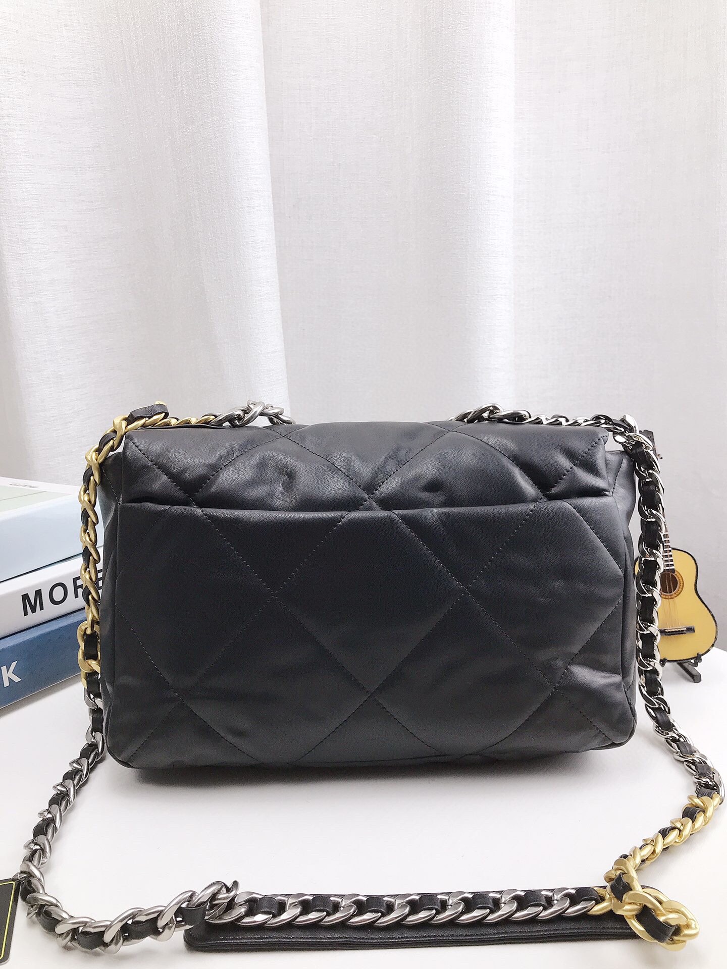 Chanel19 chain crossbody bag 30cm