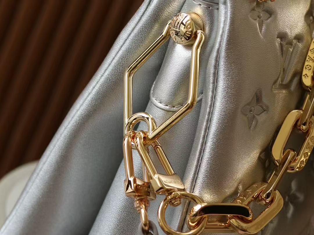 Top version LV Coussin monogram bag