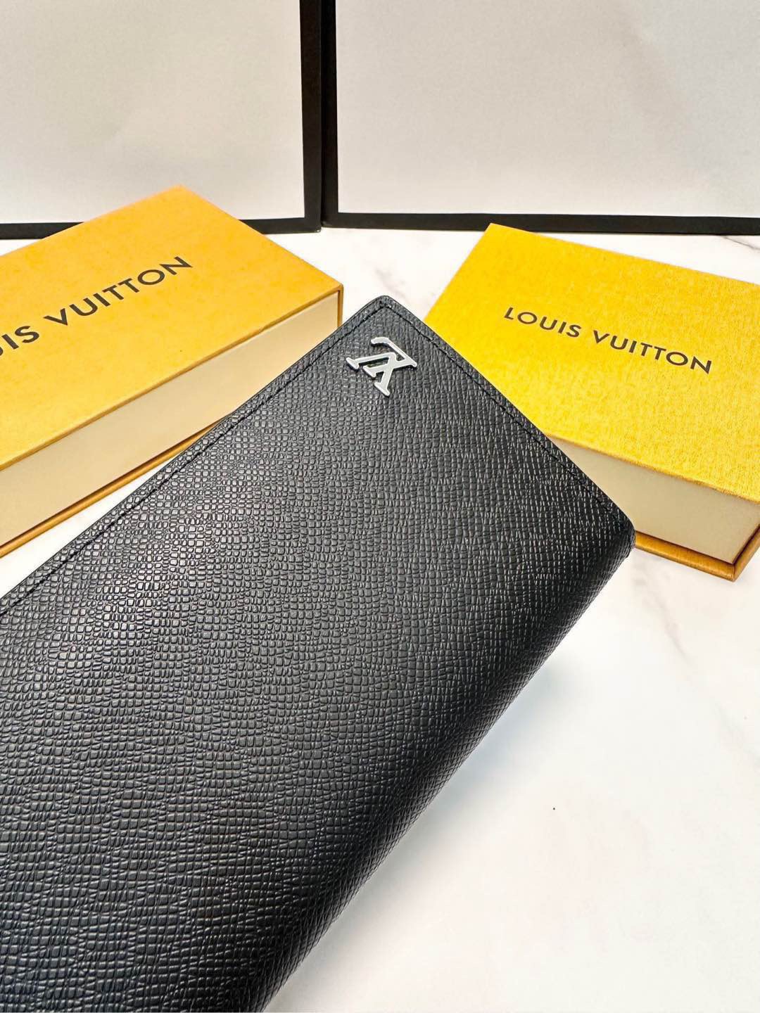LV classic wallet/clutch