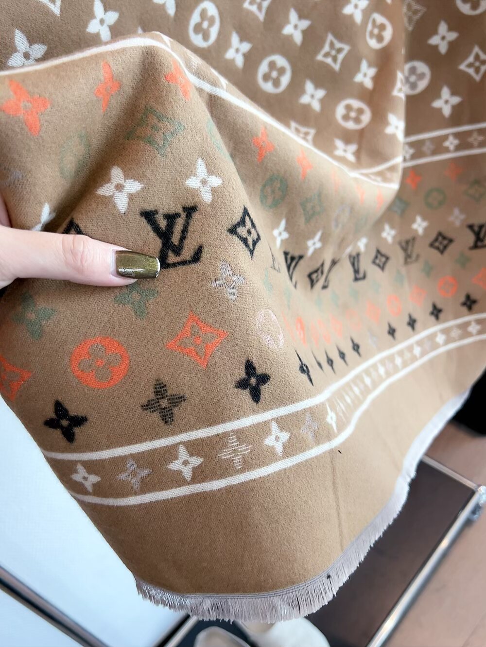 LV Louis Vuitton high-end scarf