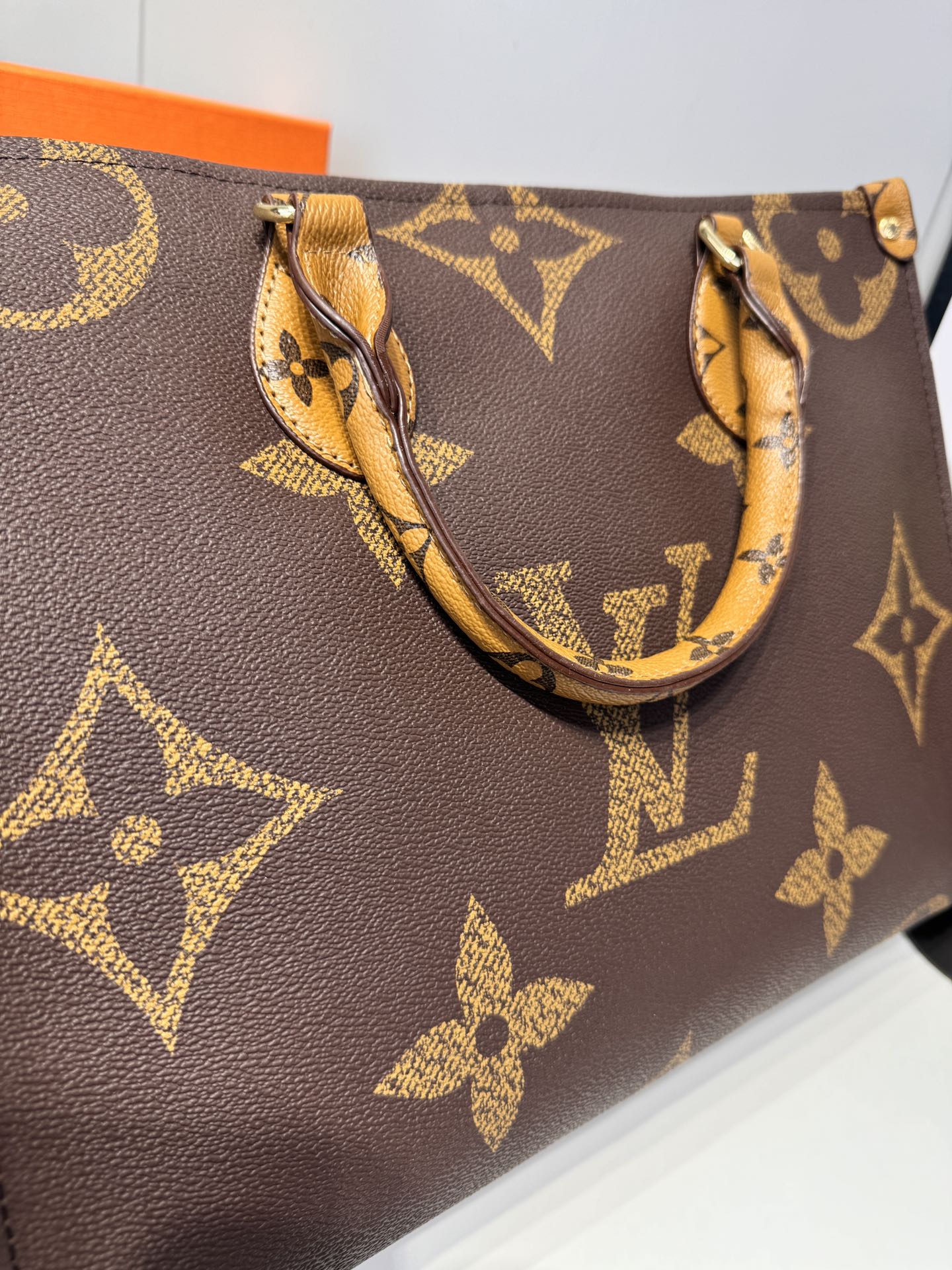 LV onthego tote bag of 8A quality