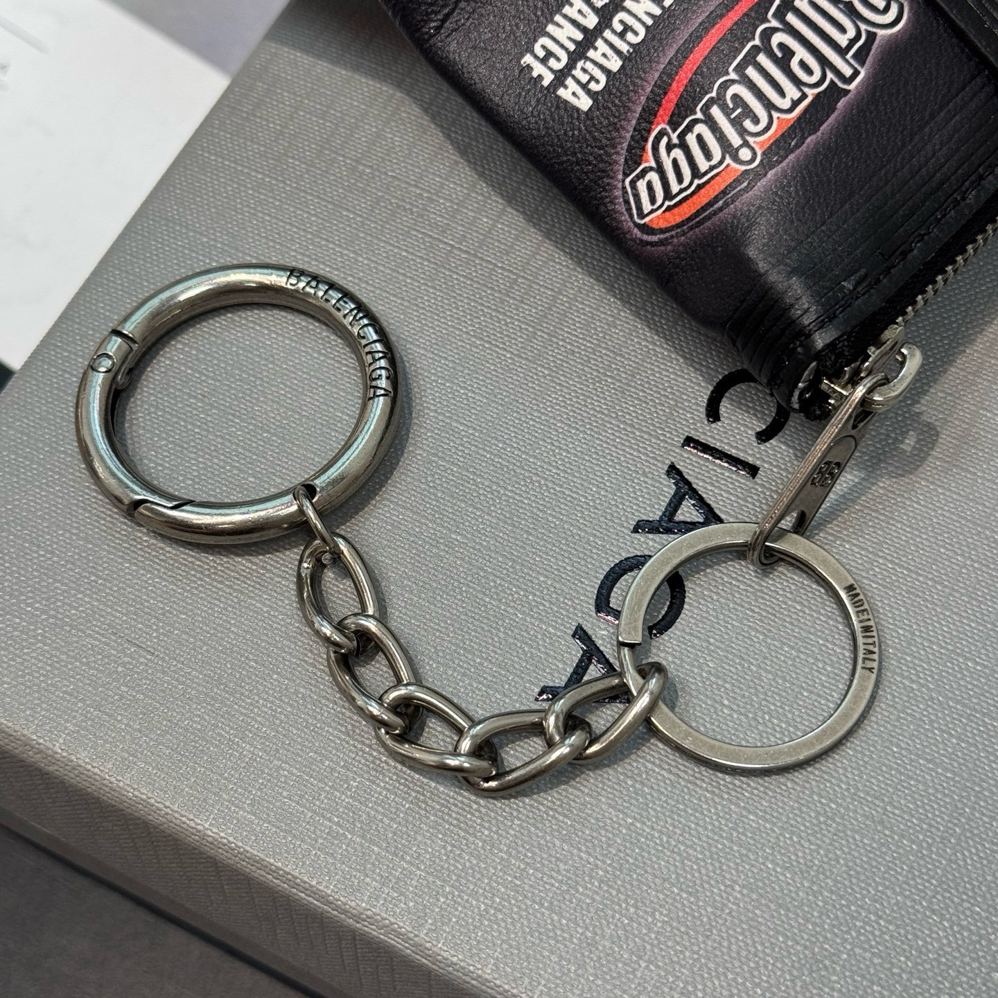 Balenciaga genuine leather potato chip bag hand-held bag pendant