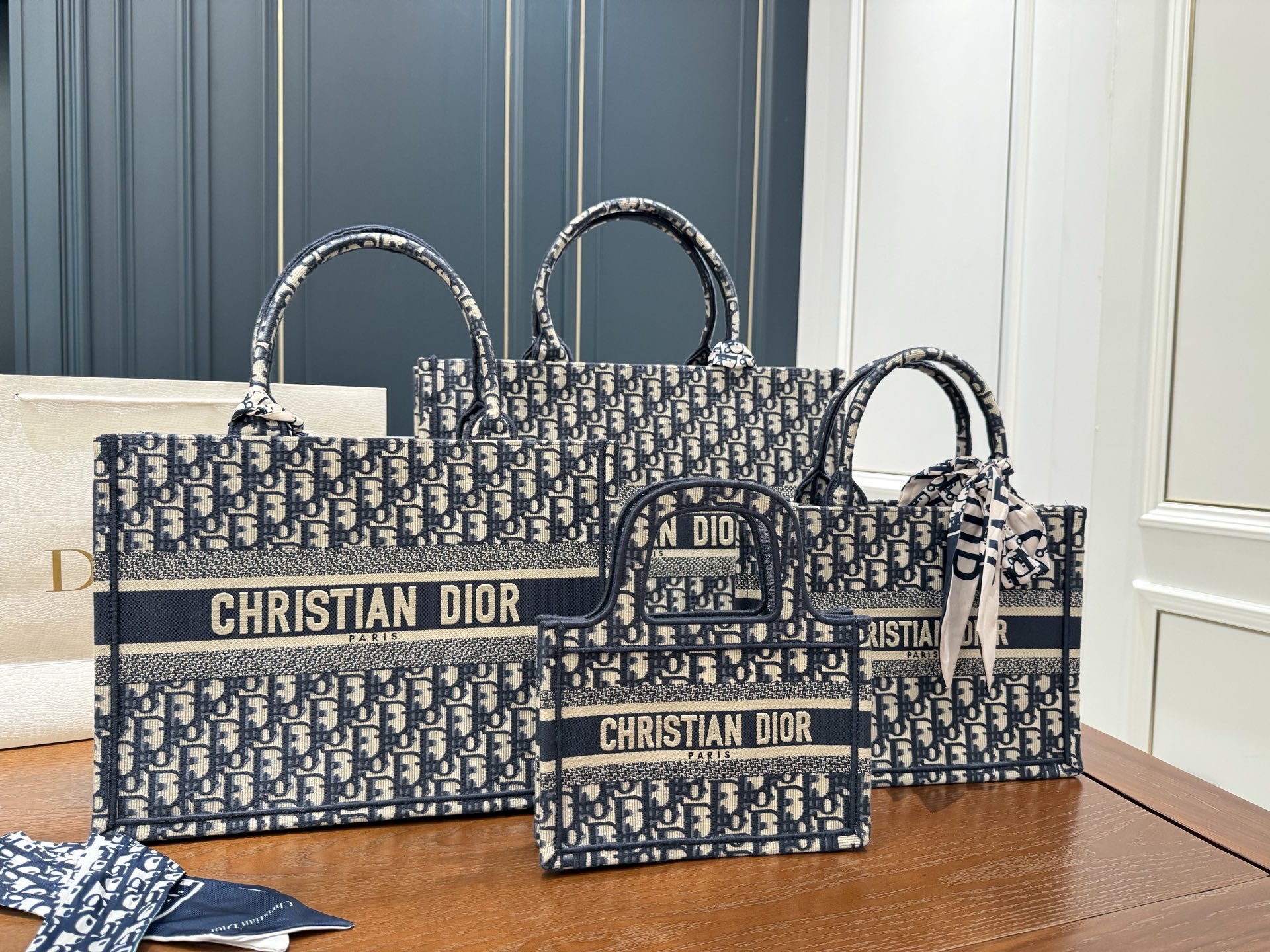 Dior tote shopping bag CDBook tote 23 shopping bag 3D embroidery