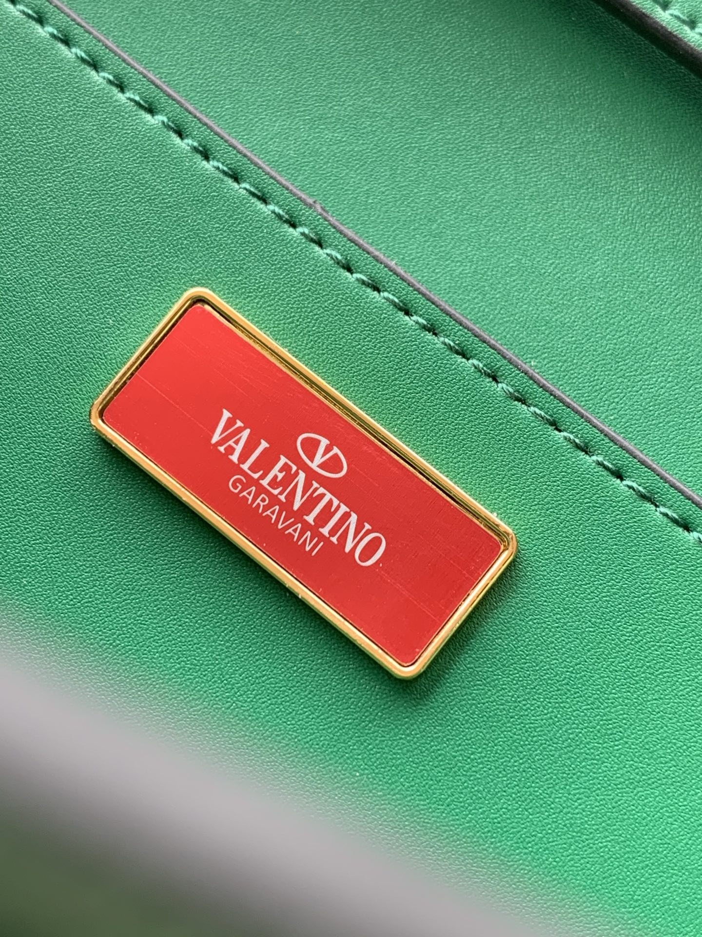 VALENTINO GARAVANI Loco VLOGOSIGNATURE chain bag