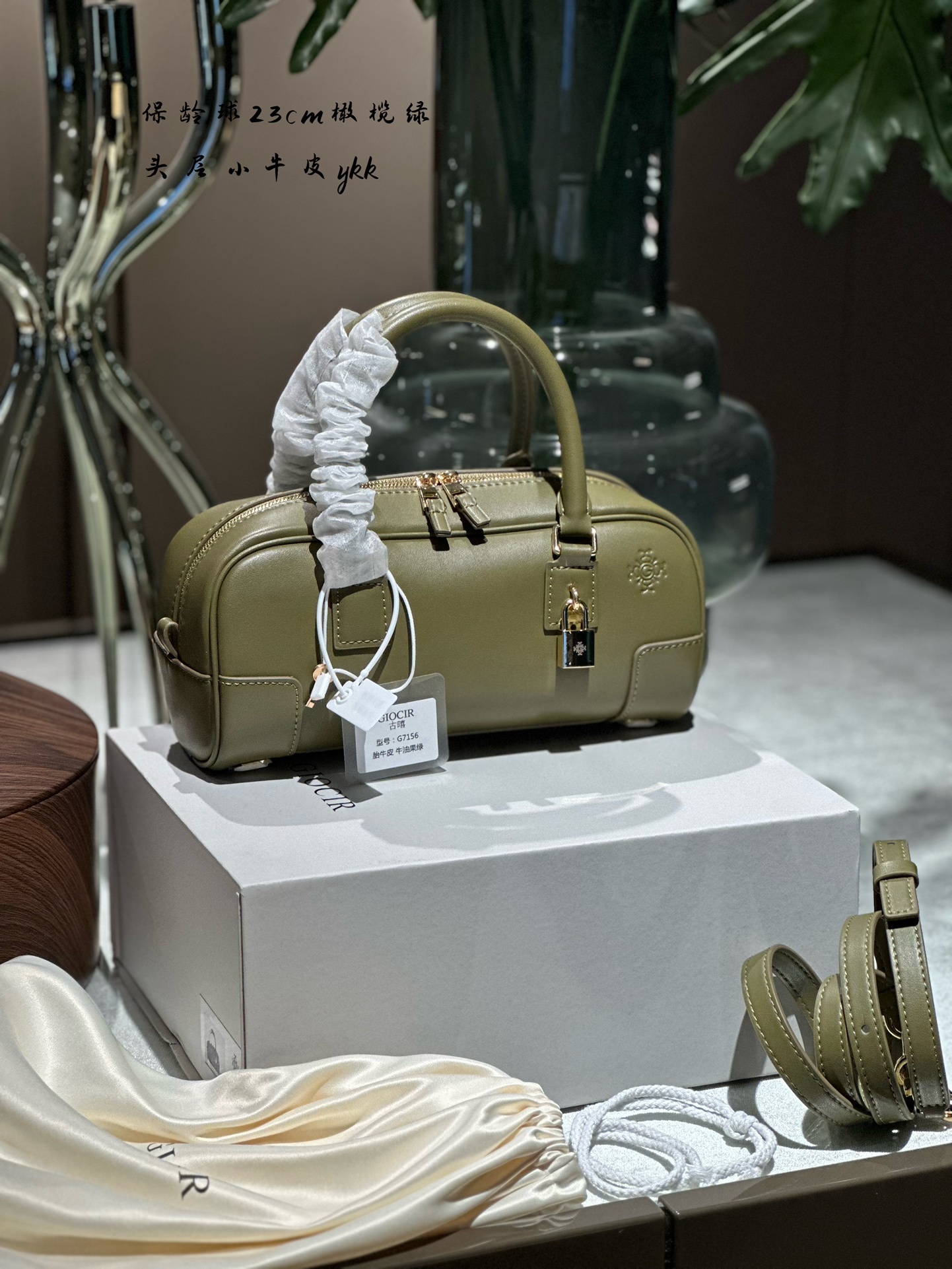 LOEWE Amazona bowling bag