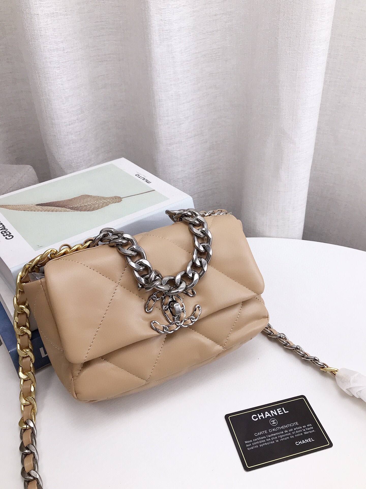 Chanel19 chain crossbody bag 20cm