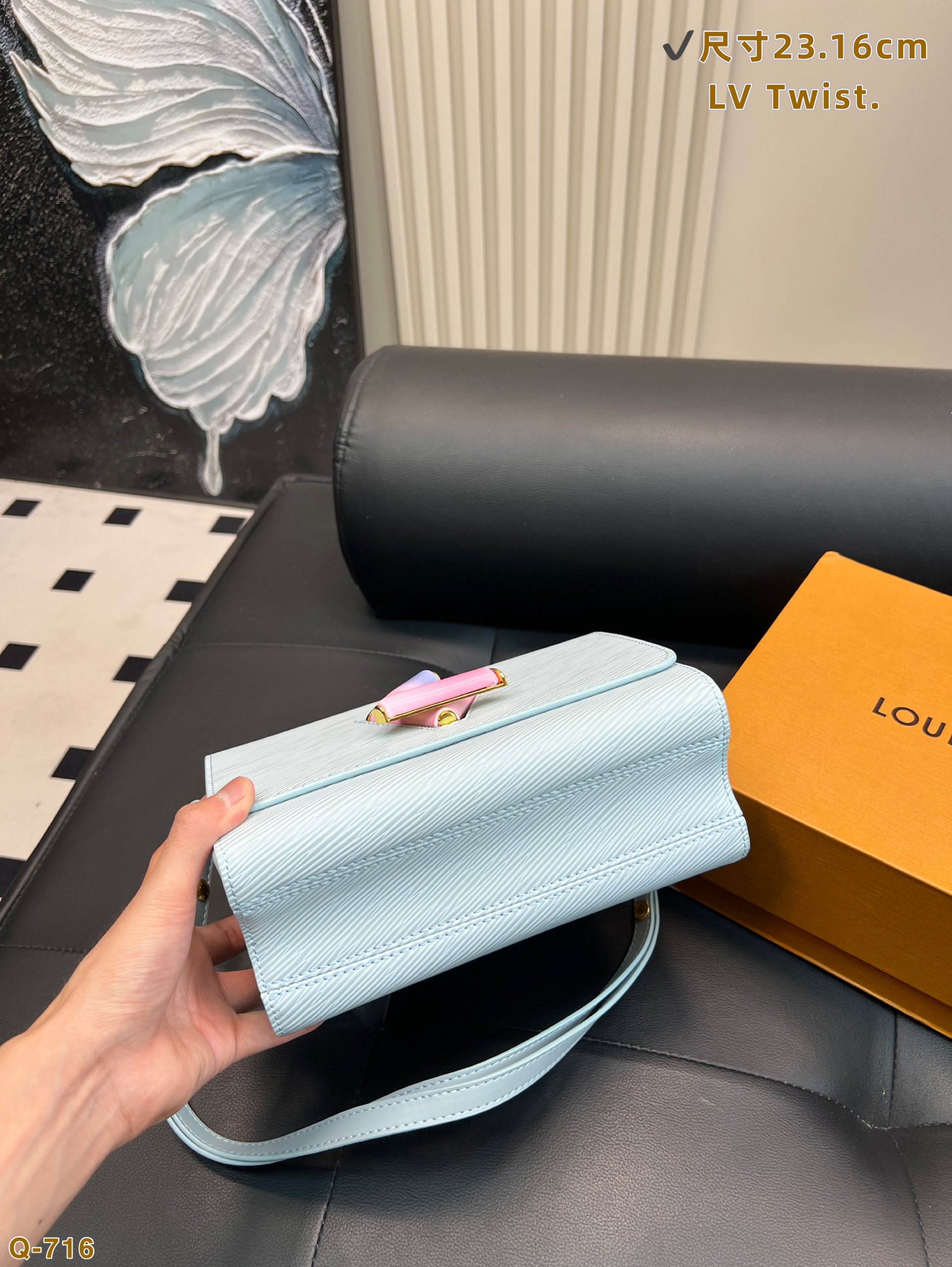 Louis Vuitton twist chain bag