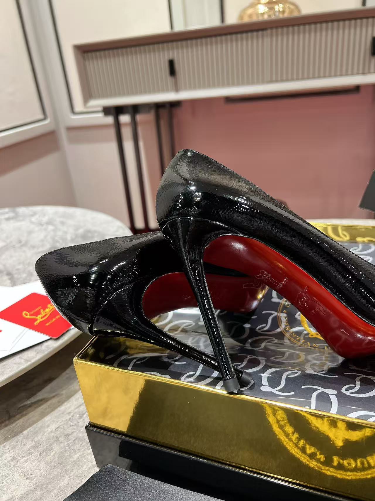 CL Red-soled high heels