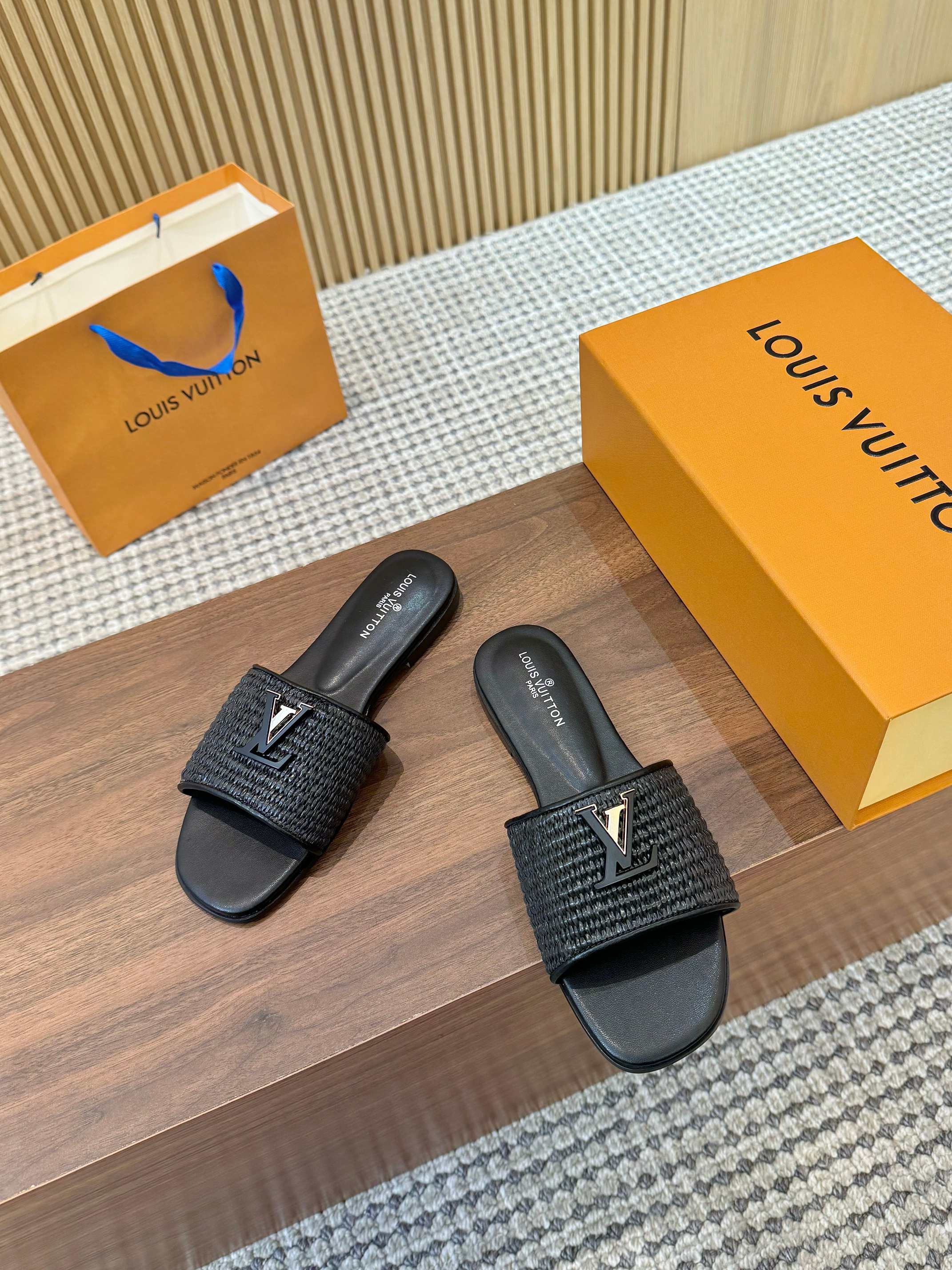 LV Knitted flat-bottomed women's slippers Sandals