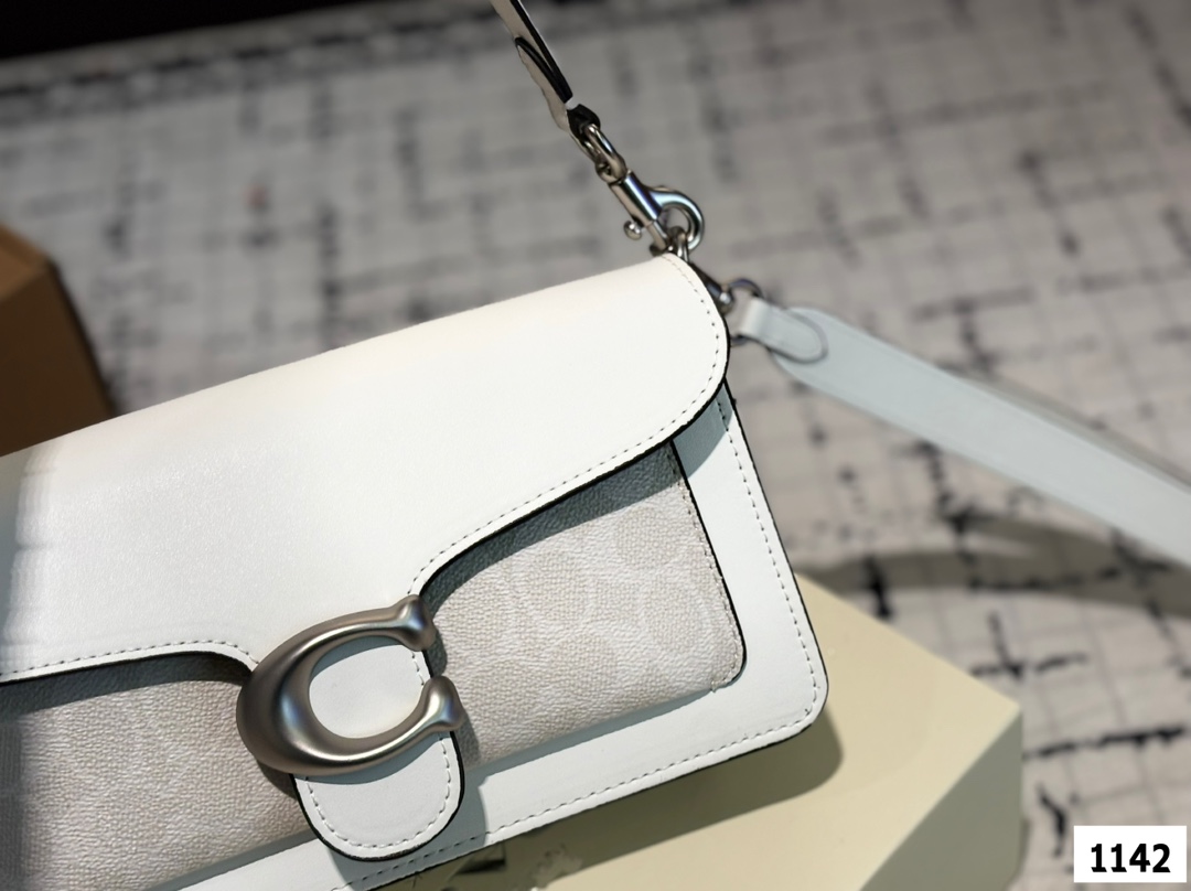 Coach TABBY 26 underarm crossbody bag