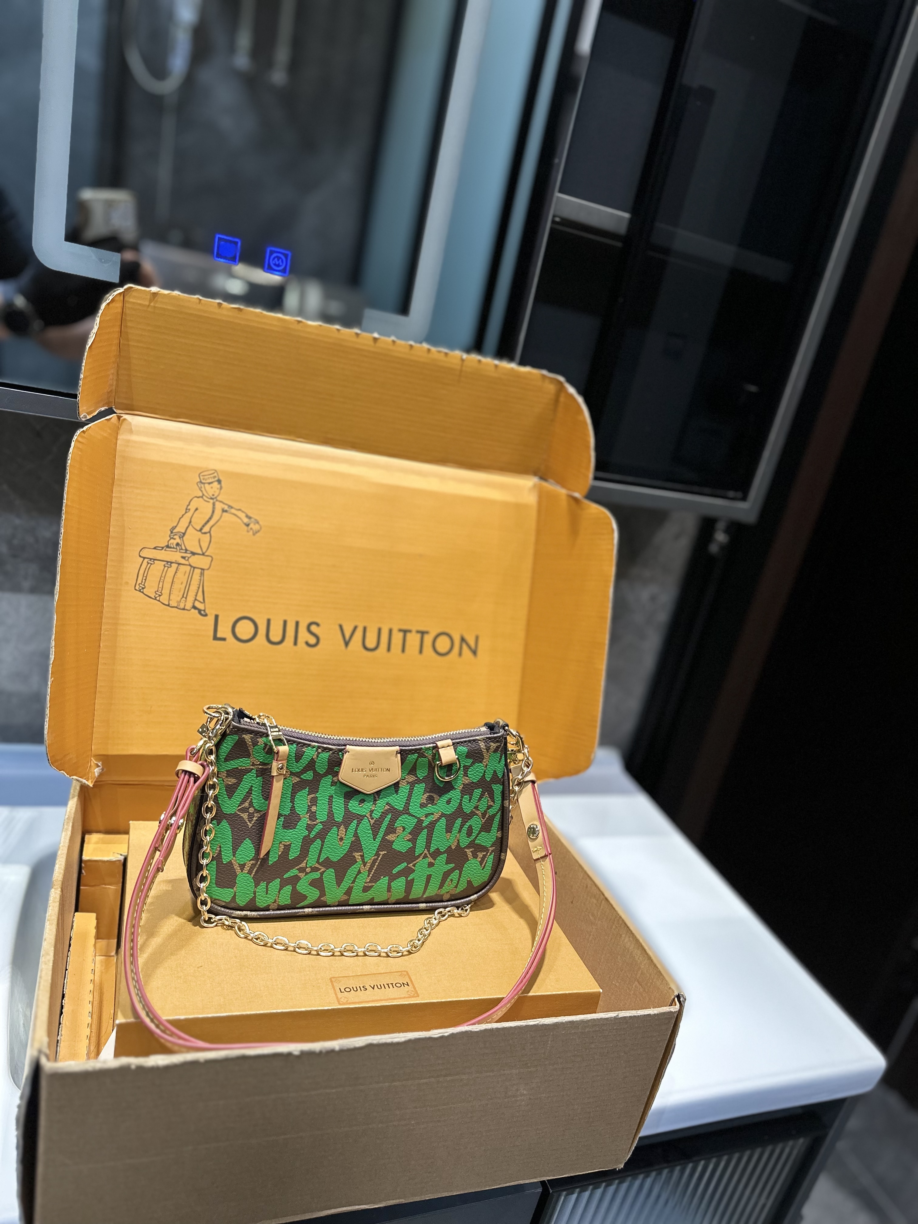 Vintage LV easy pouch Underarm bag