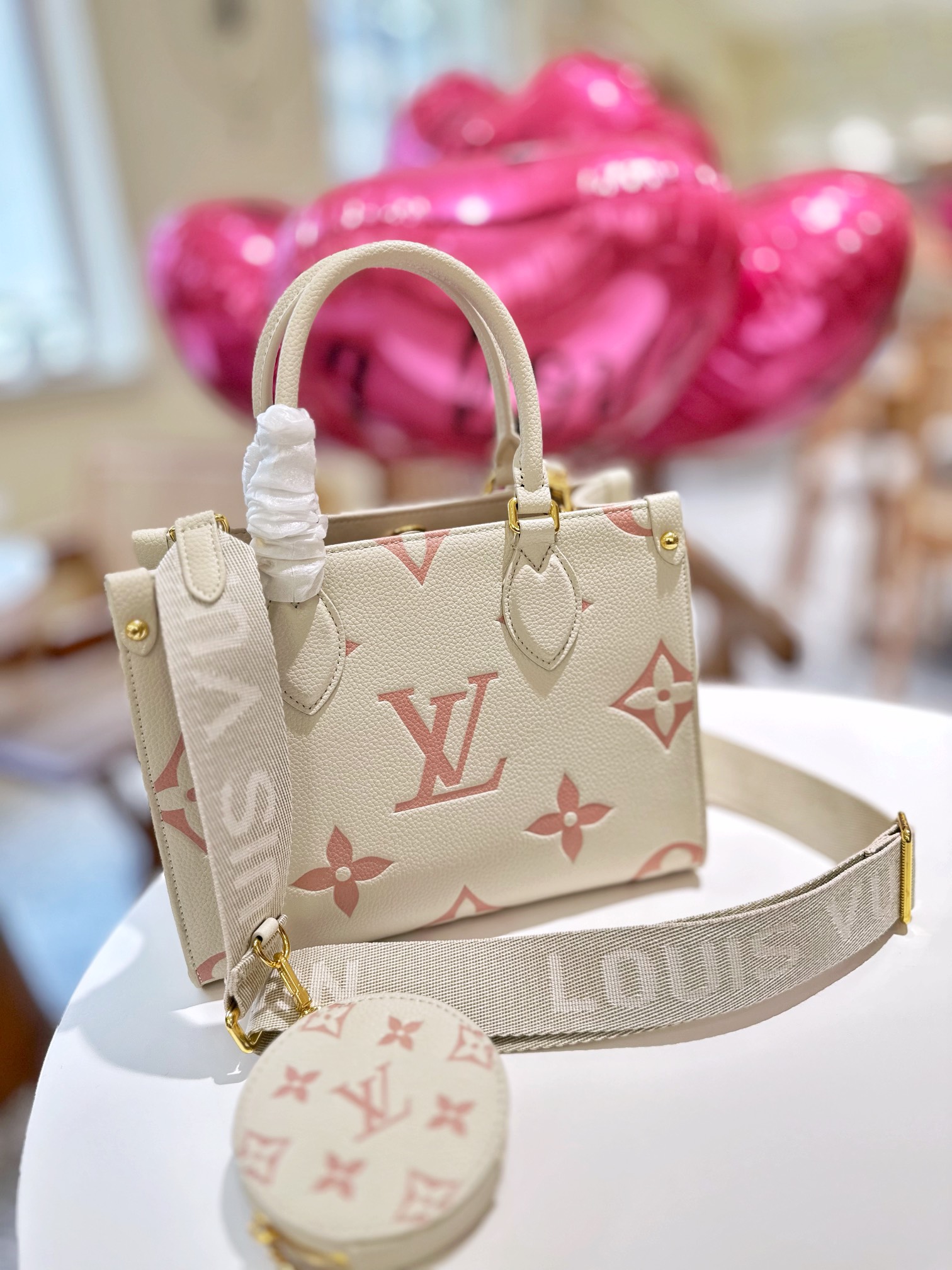 LV onthego Jungle Bag shoulder handbag
