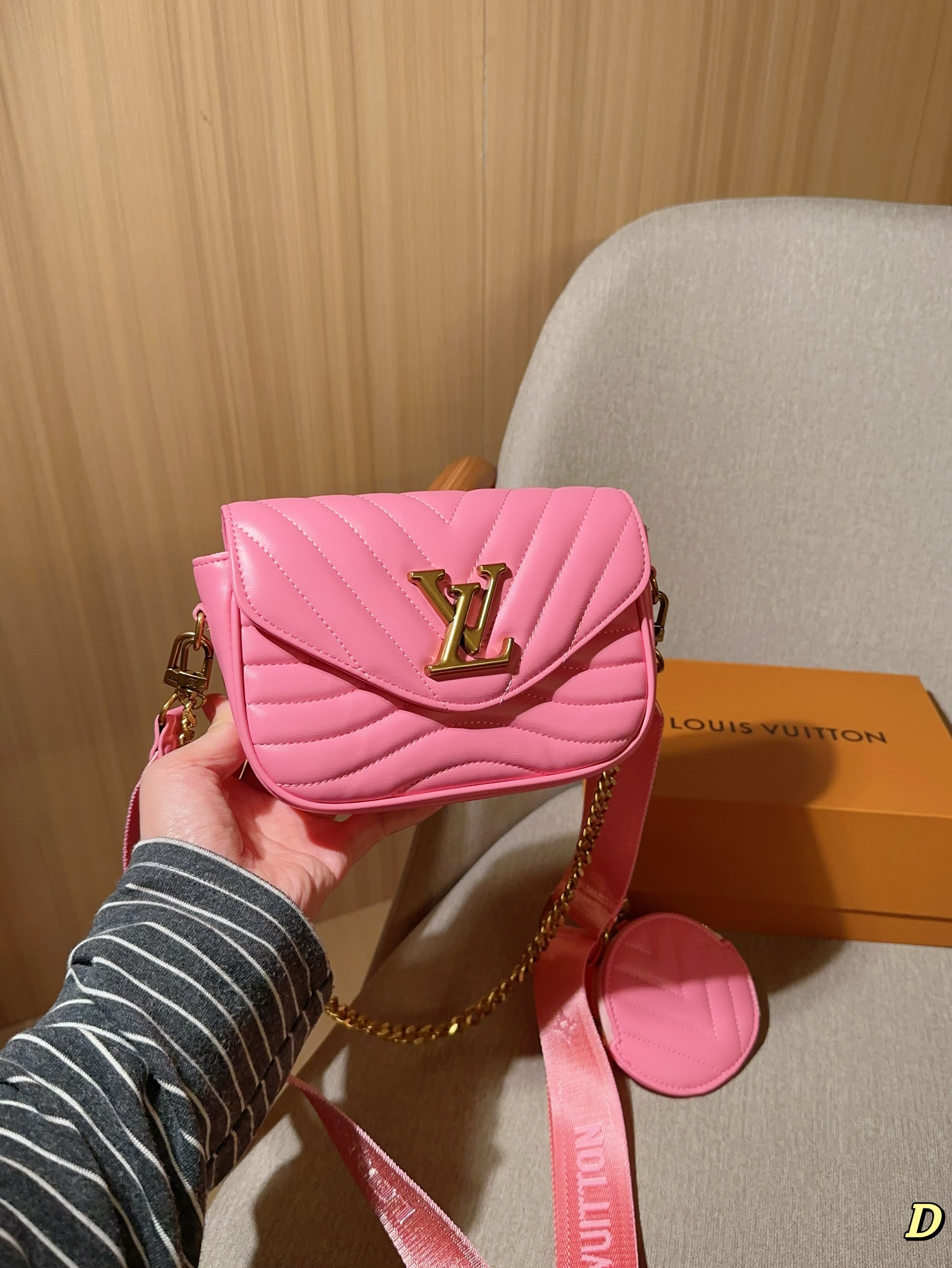 LV / Louis Vuitton NEW WAVE single shoulder crossbody bag