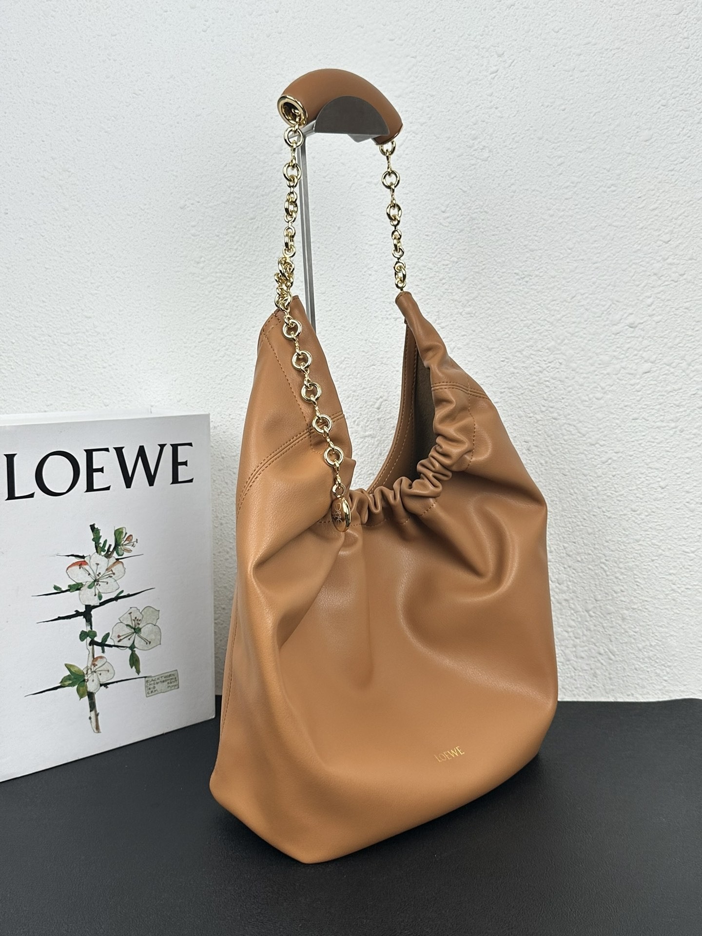 Loewe Squeeze handbag