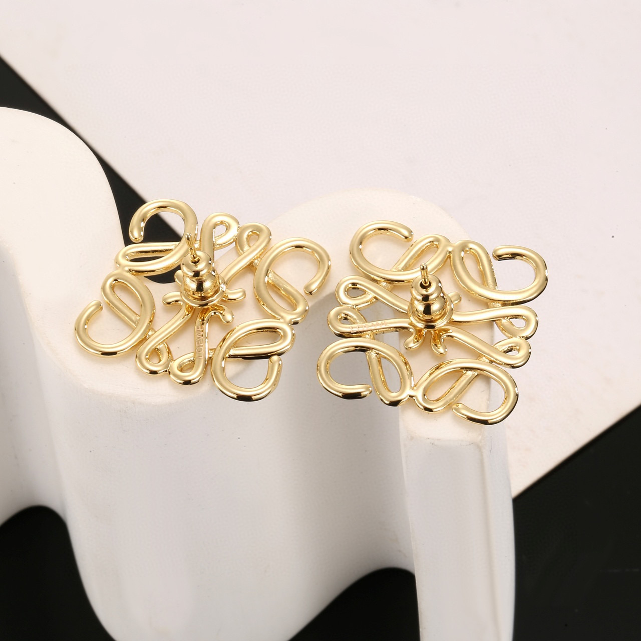 LOEWE golden earrings