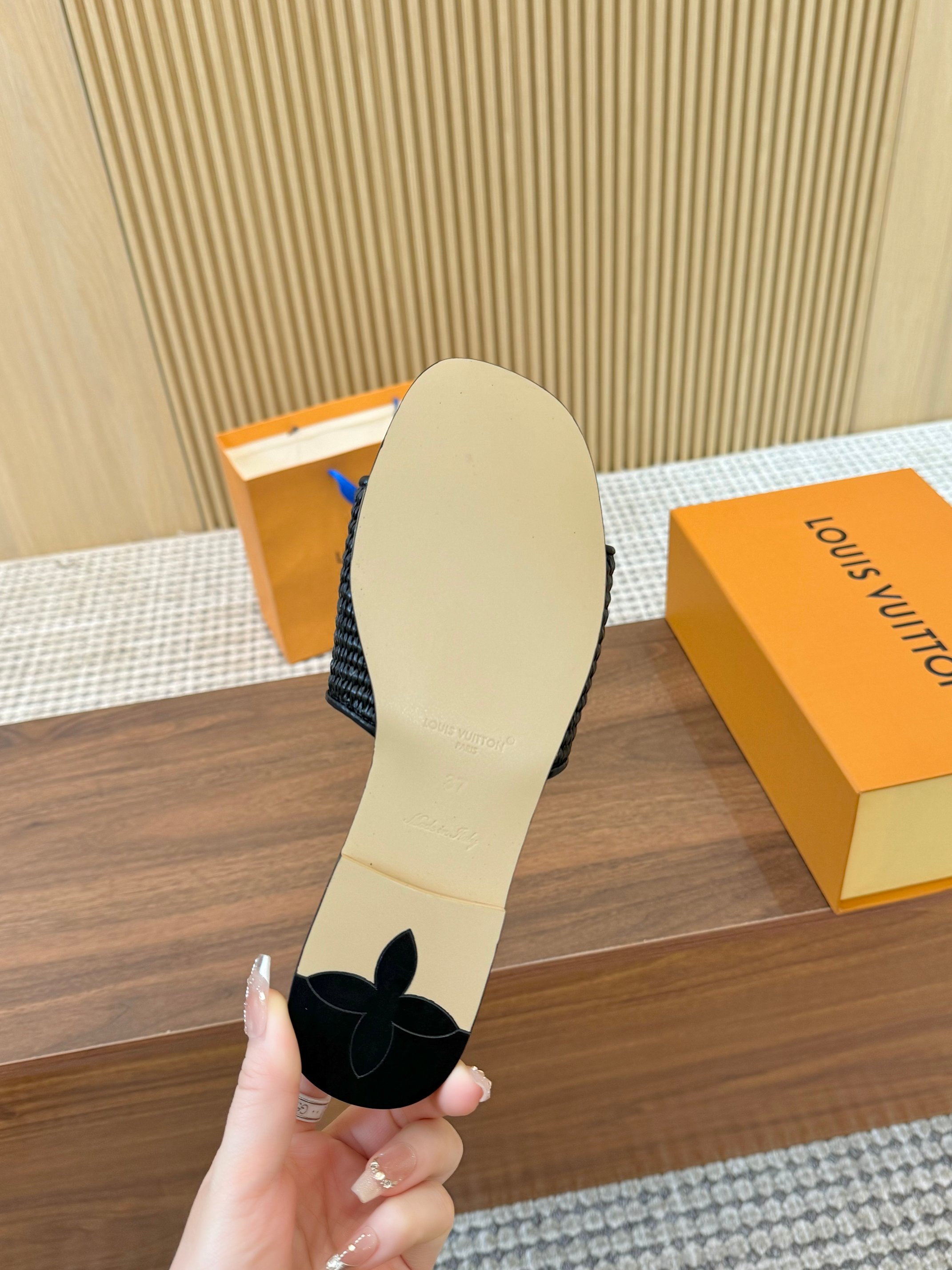 LV Knitted flat-bottomed women's slippers Sandals