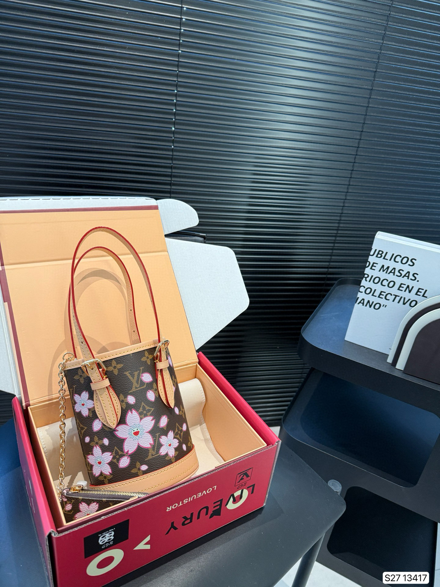 Louis Vuitton Bucket handbag