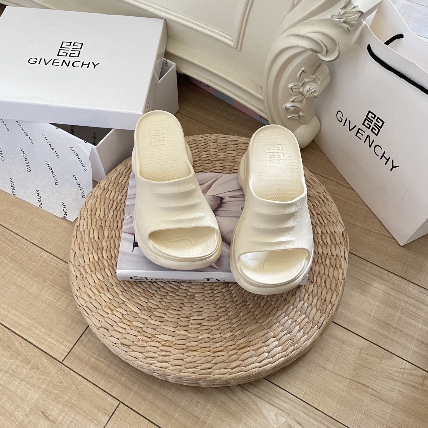 GIVENCHY Marshmallow Slides Thick-Sole Slides Wedge Heel Slides Thick-Sole