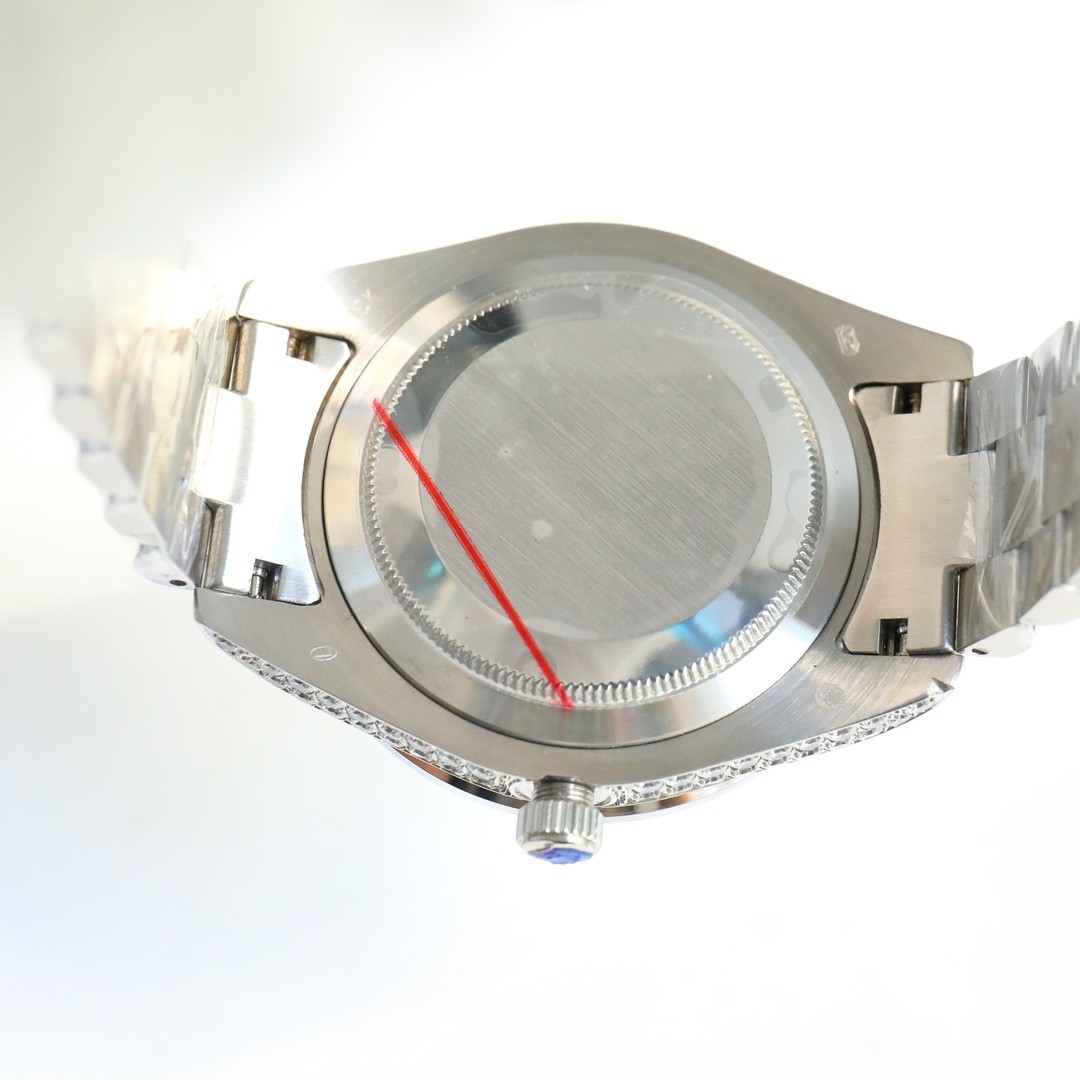 SJ NK1 Star-shaped watch with diamonds