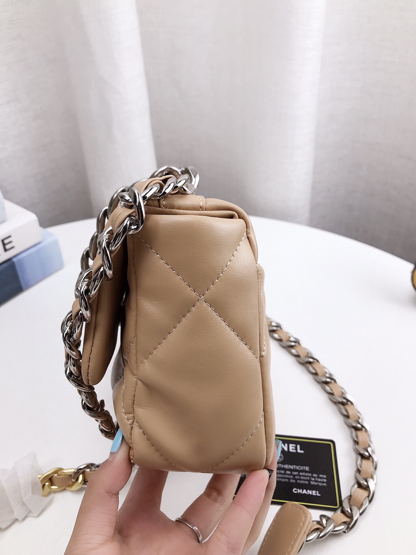 Chanel19 chain crossbody bag 20cm