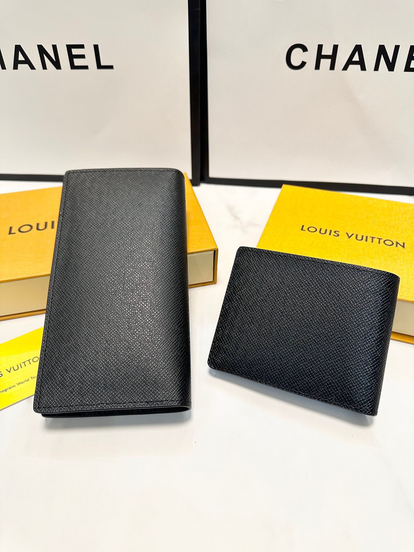 LV classic wallet/clutch