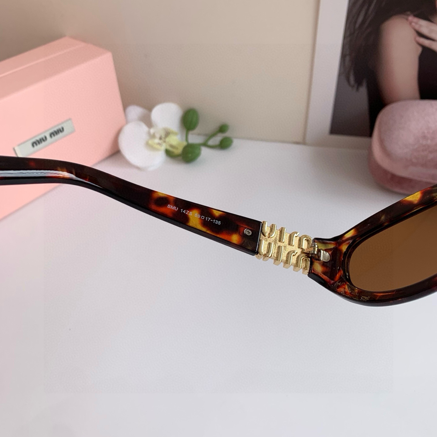MIUMIU LOGO sunglasses