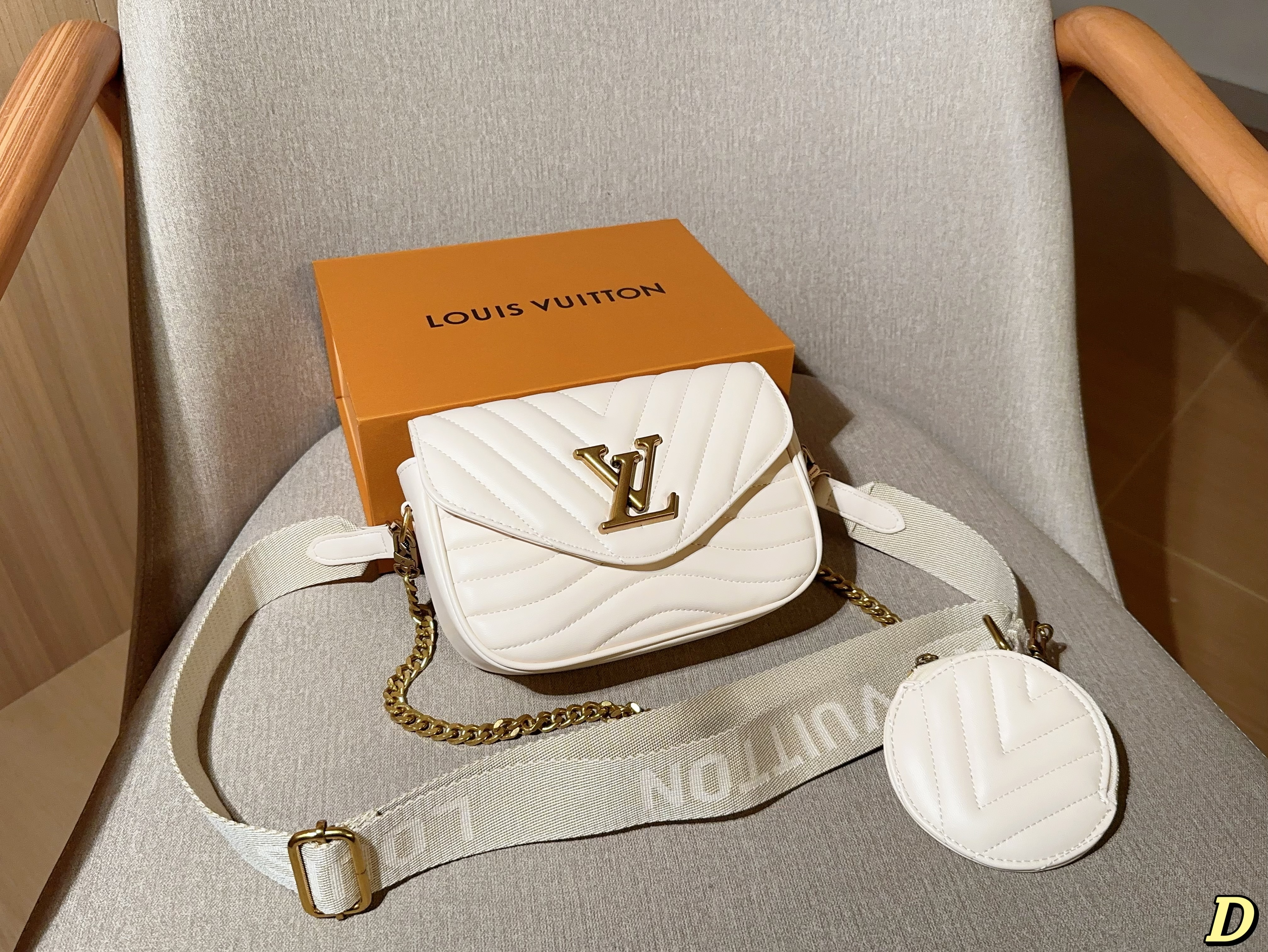 LV / Louis Vuitton NEW WAVE single shoulder crossbody bag