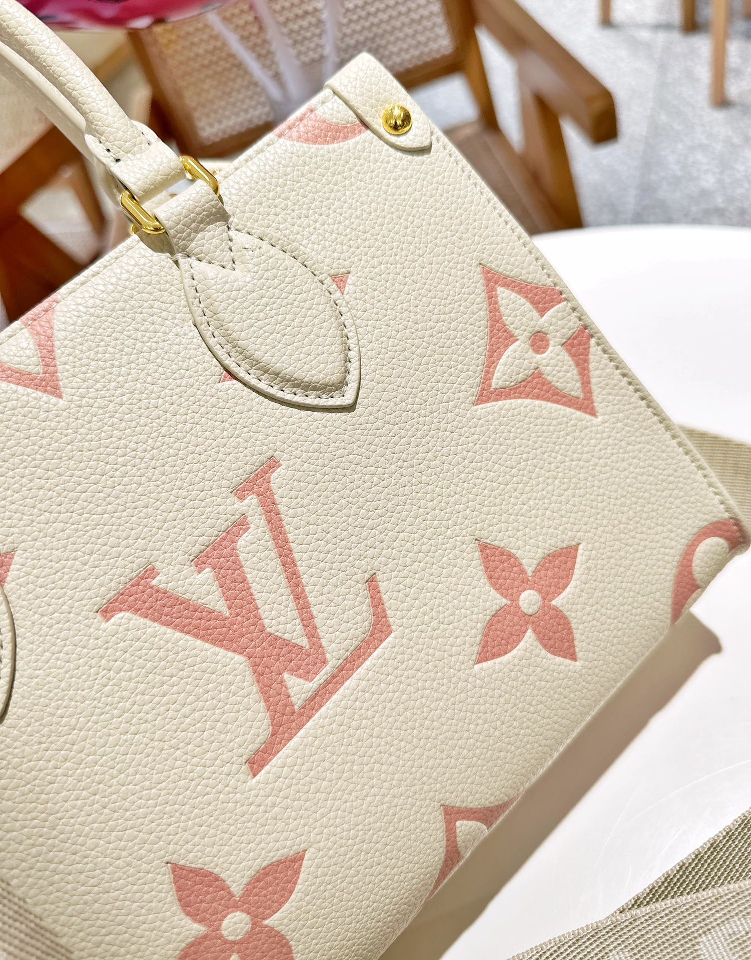 LV onthego Jungle Bag shoulder handbag