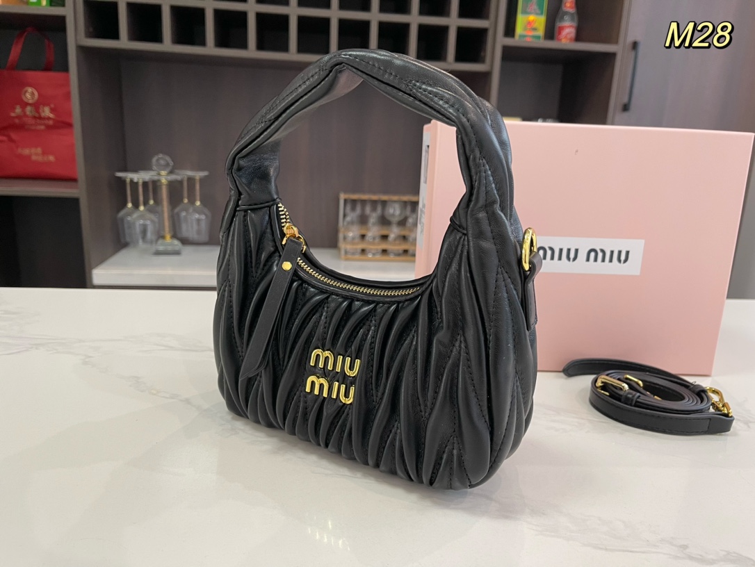 miumiu hobo Hand-held pleated bag