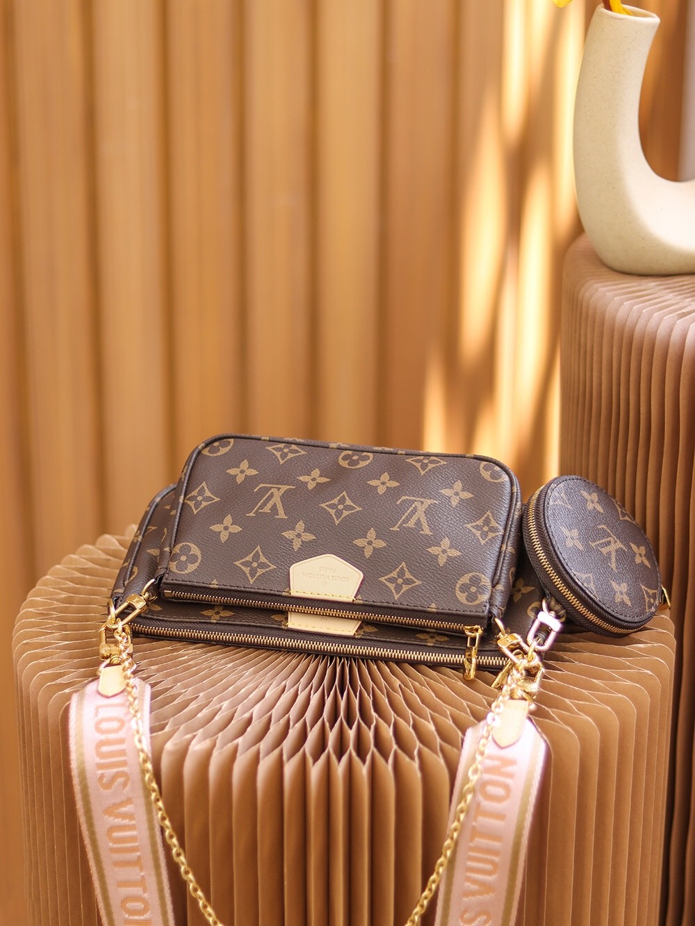 TOP version LV multi pochette leather bag