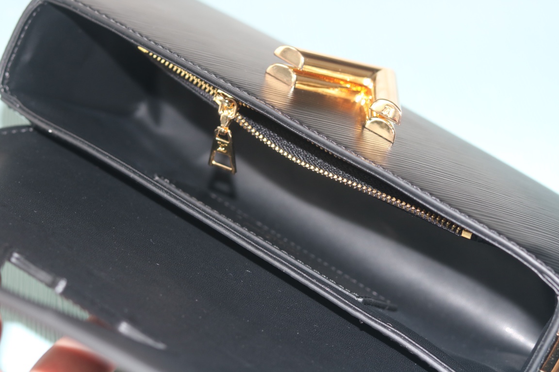 LV Twist West Epi leather chain shoulder bag