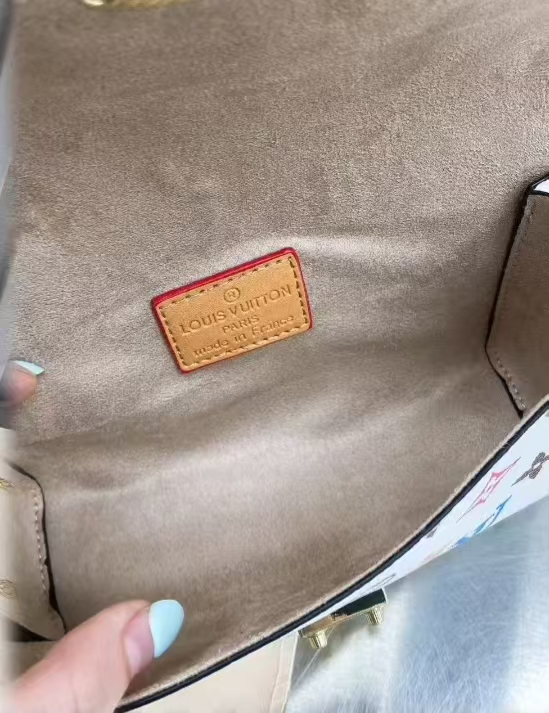 LV chain crossbody bag 8A