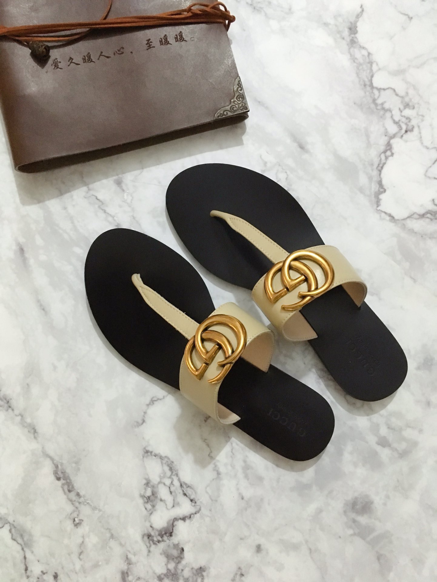 Gucci Flat-bottomed flip-flop with split toes