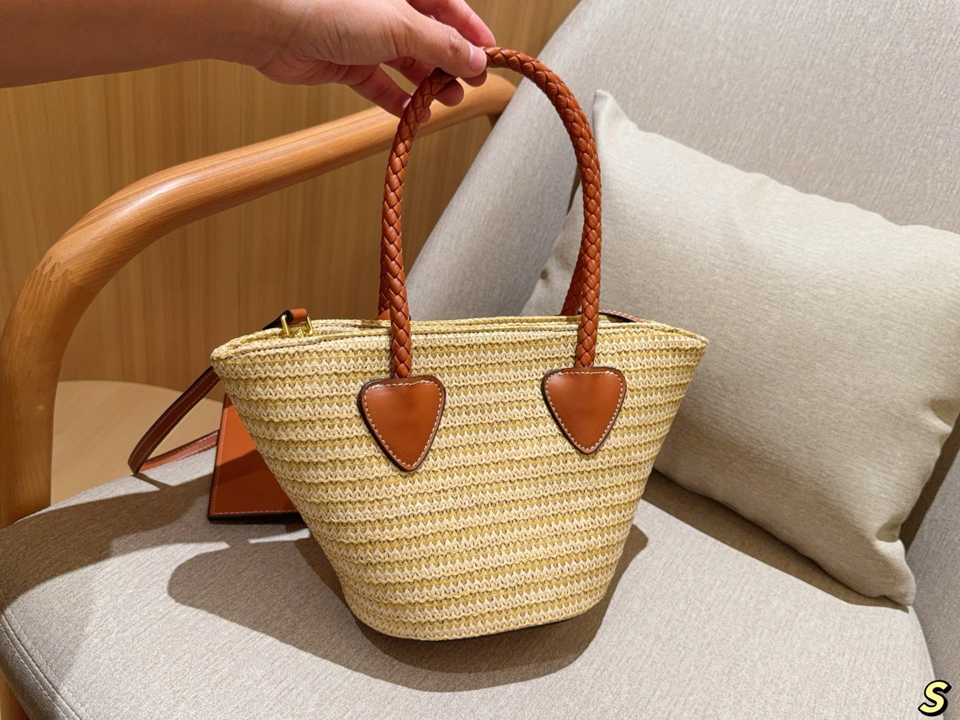 MIUMIU straw woven bag