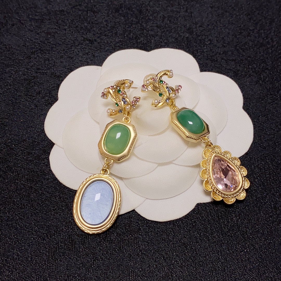 Chanel pink diamond agate stud earrings