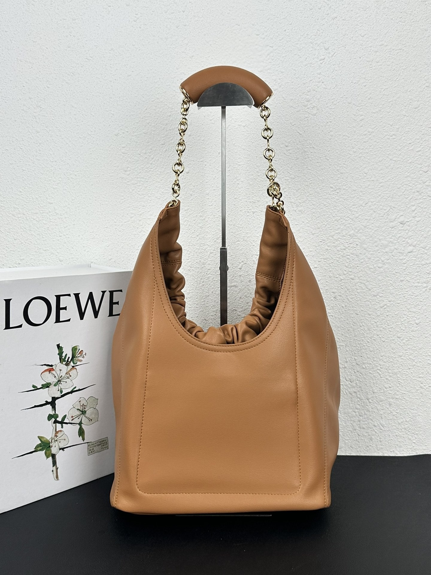 Loewe Squeeze handbag