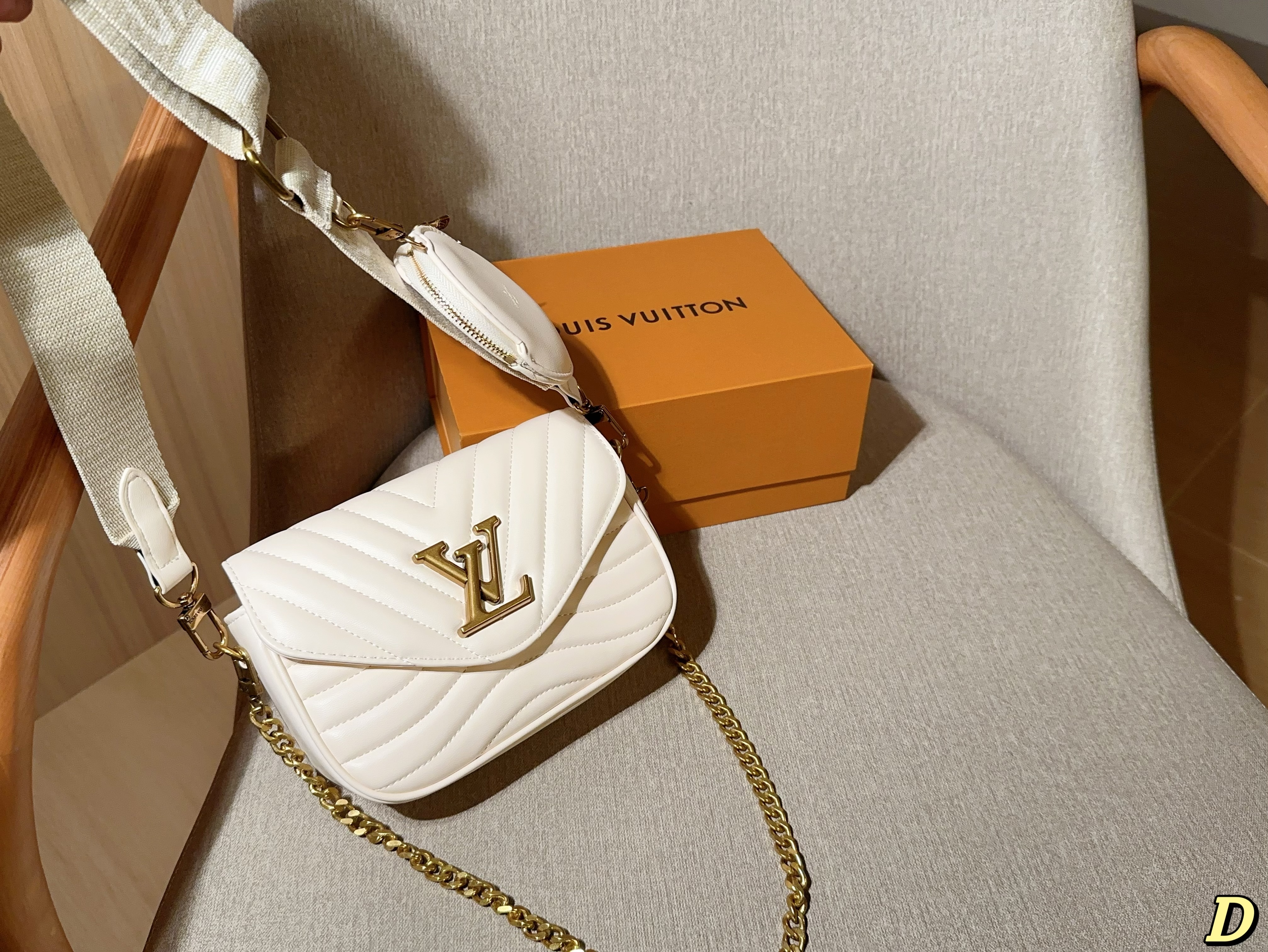 LV / Louis Vuitton NEW WAVE single shoulder crossbody bag