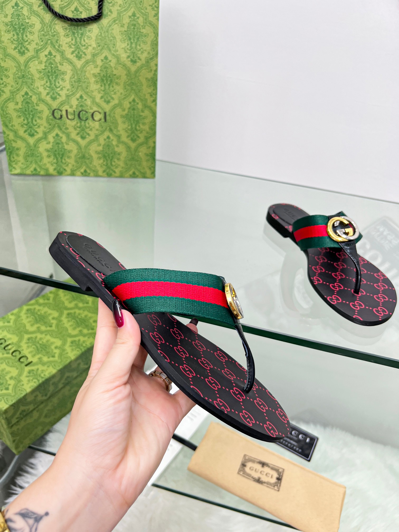 Gucci flip-flop slippers sandals