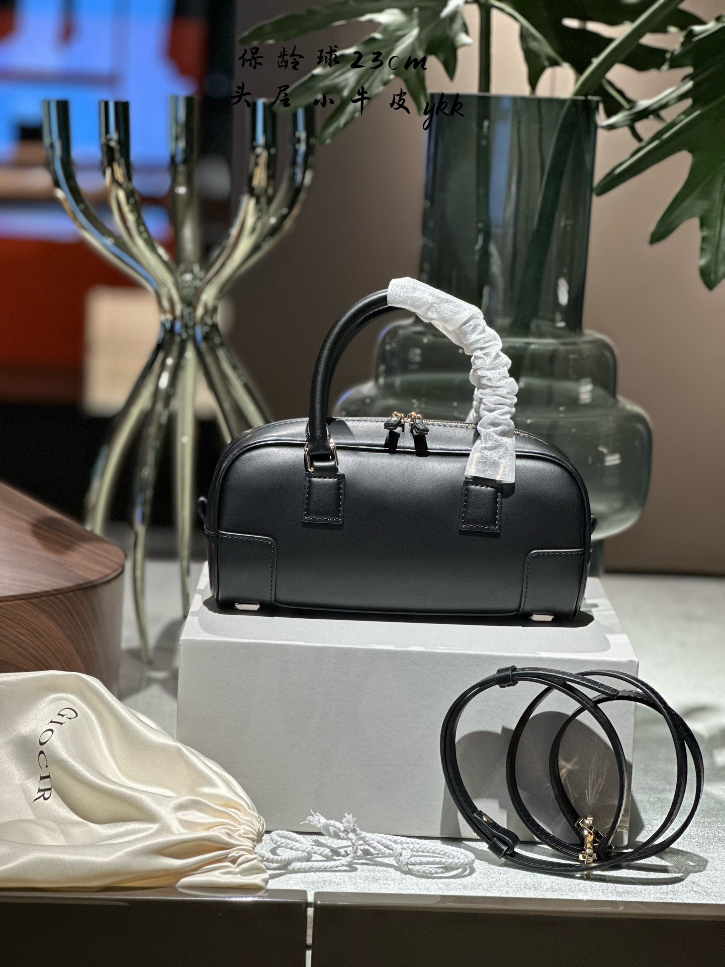 LOEWE Amazona bowling bag