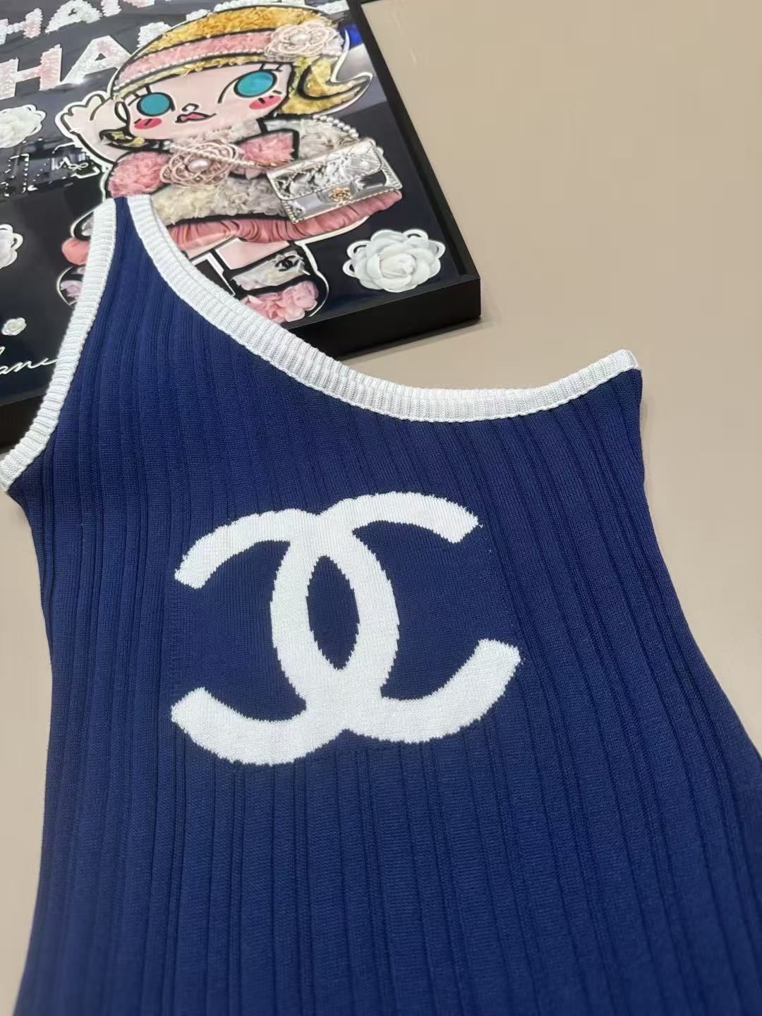 Chanel single-shoulder vest
