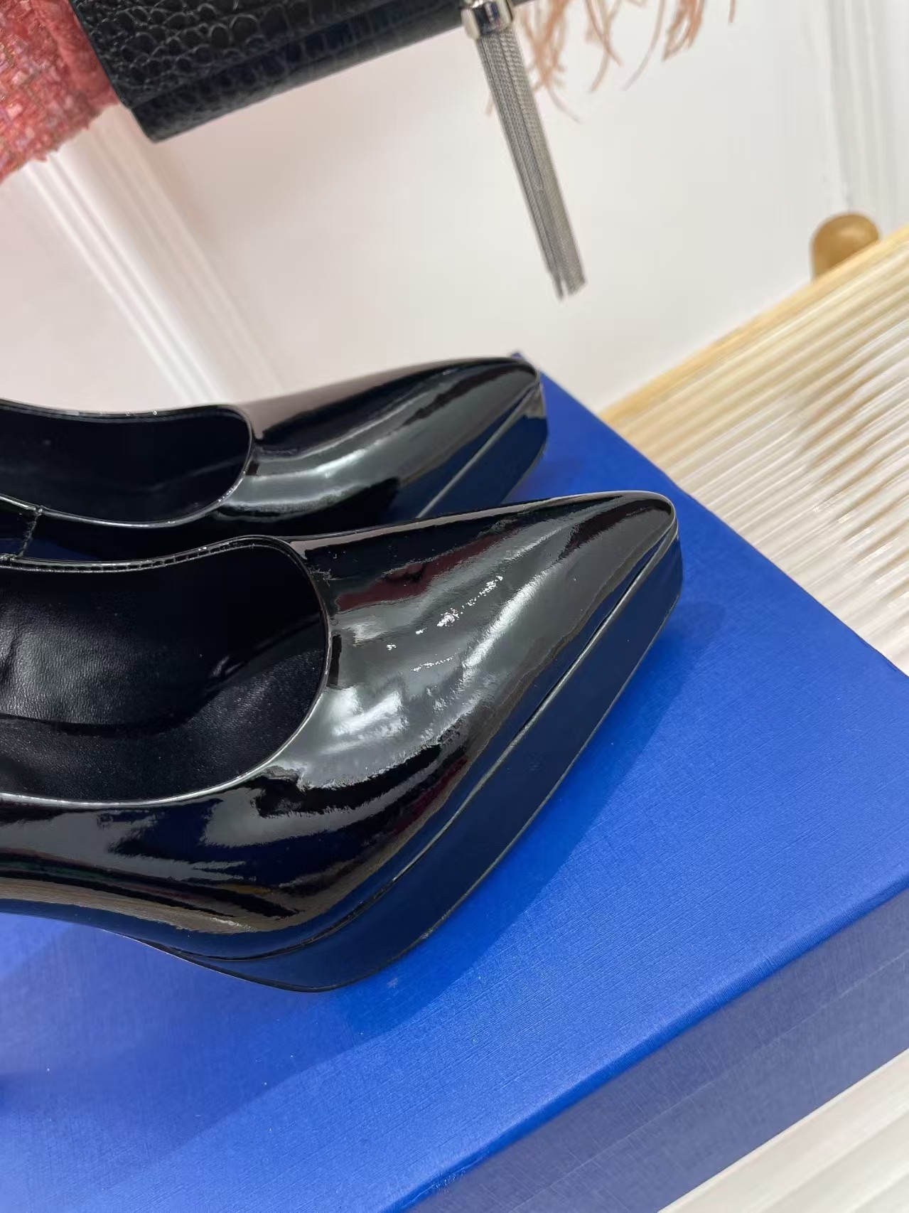 Lesilla pointy high-heeled shoes