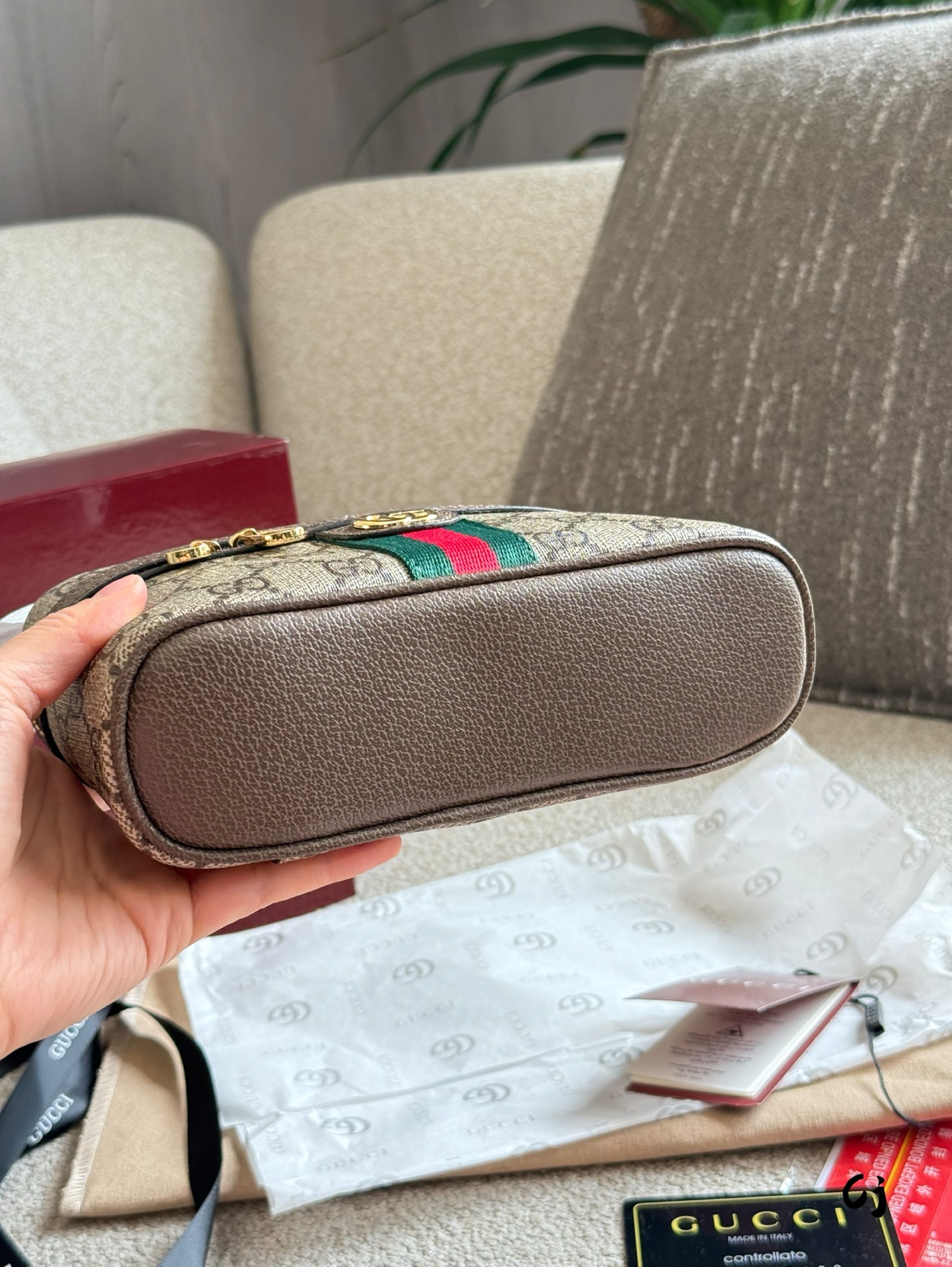 Gucci cosmetic bag LP lunch bag Leather shoulder bag