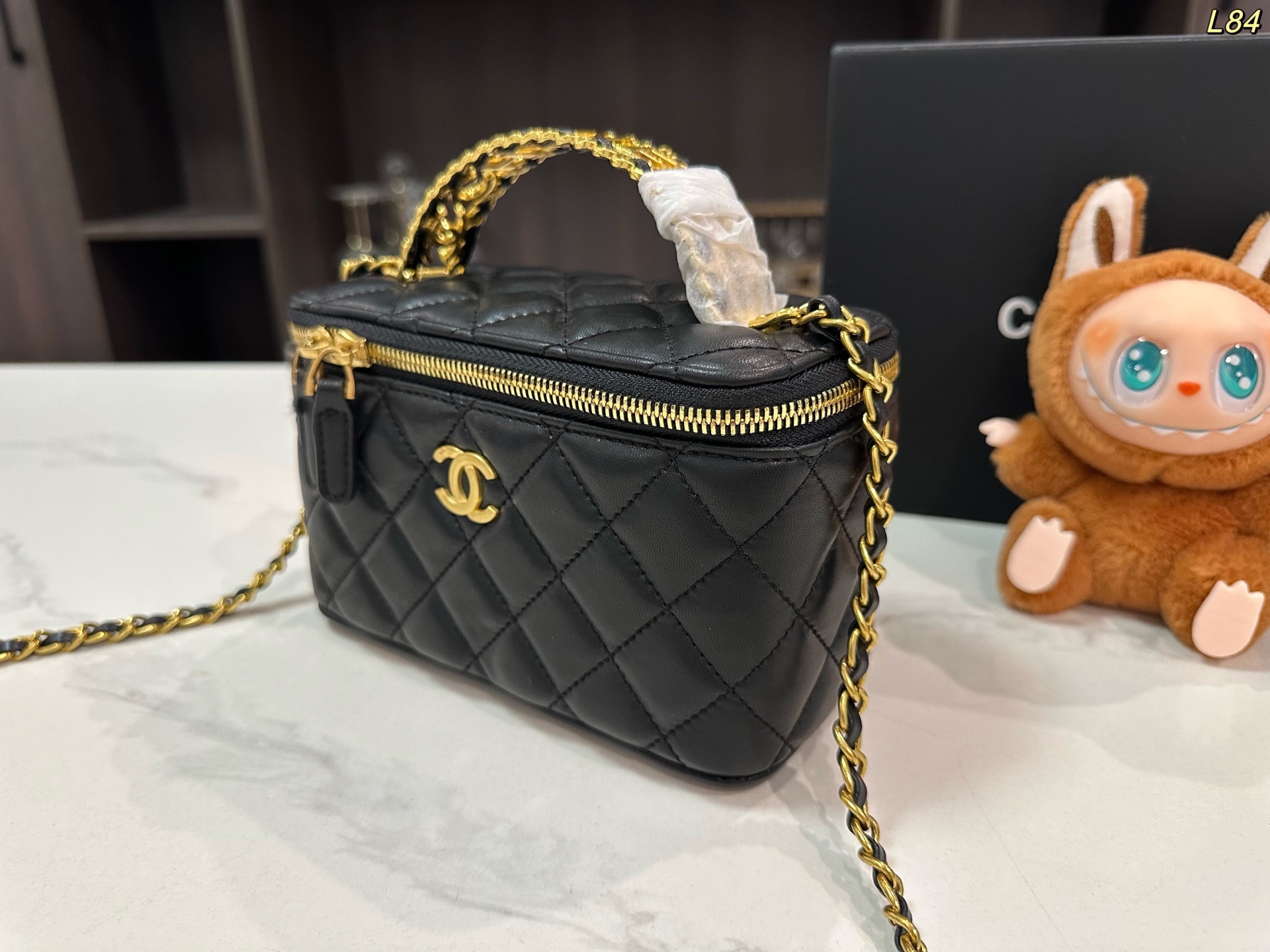 Chanel chain shoulder handbag